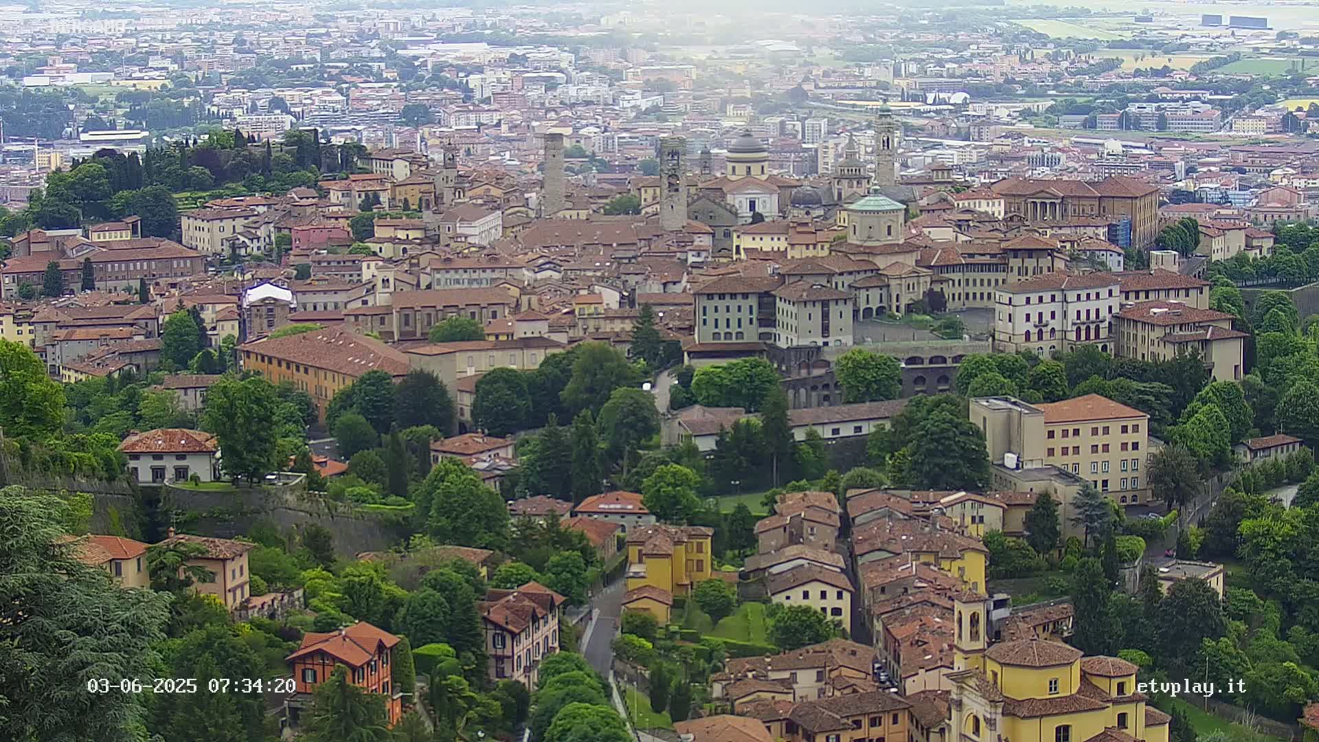 Bergamo City Skyline Live Cam - Bergamo,Lombardy, Italy