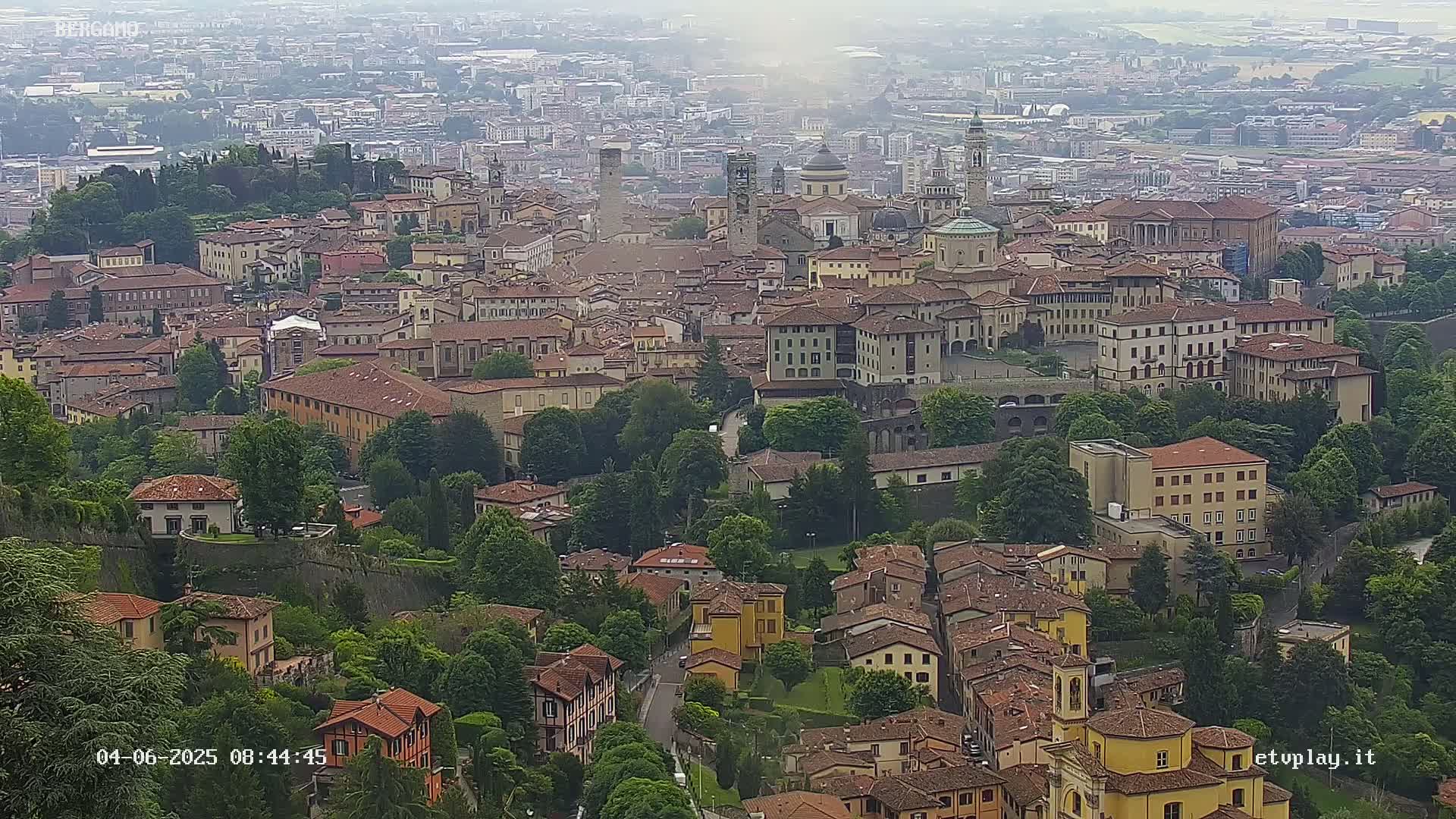 Bergamo City Skyline Live Cam - Bergamo,Lombardy, Italy
