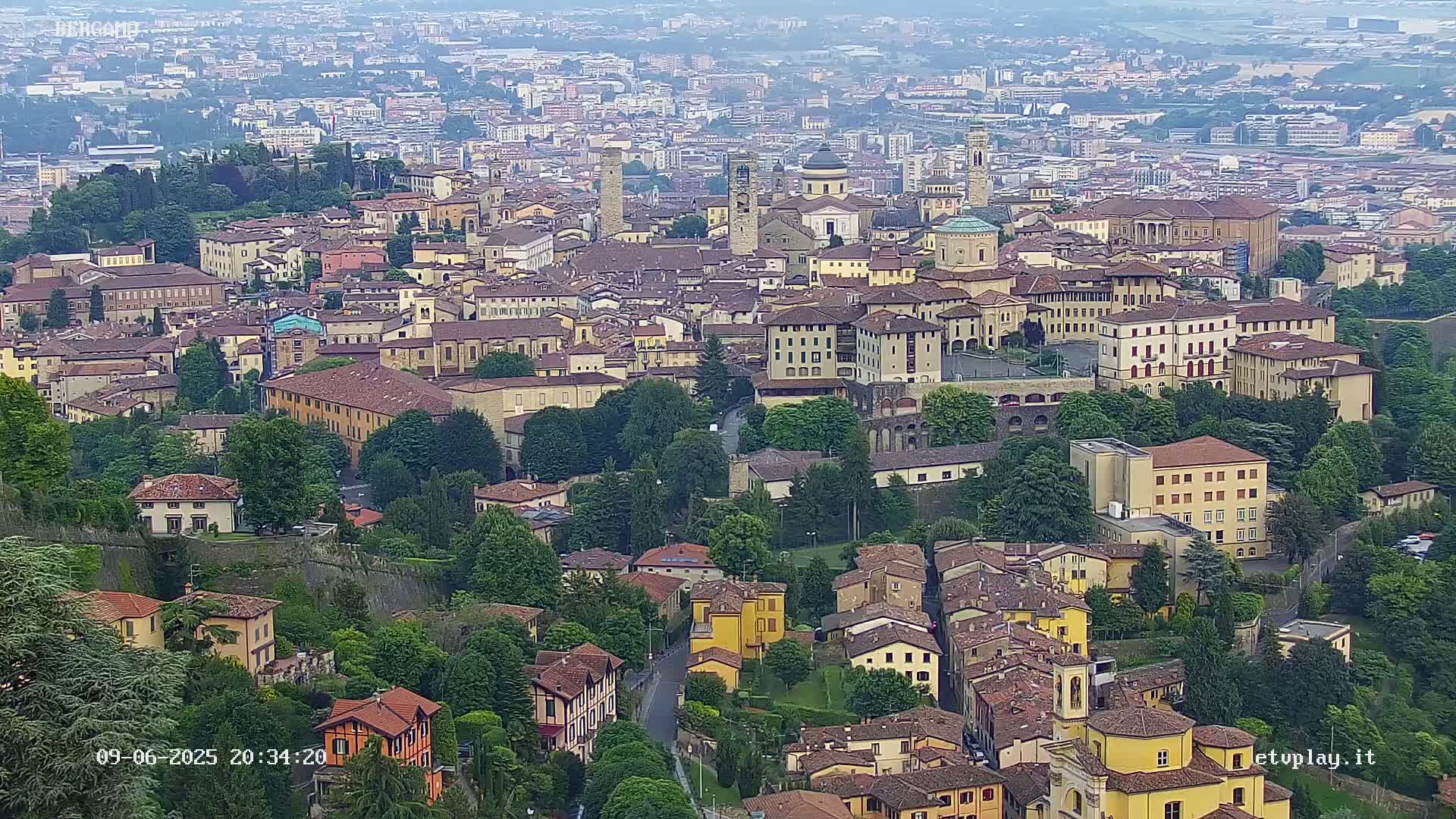 Bergamo City Skyline Live Cam - Bergamo,Lombardy, Italy