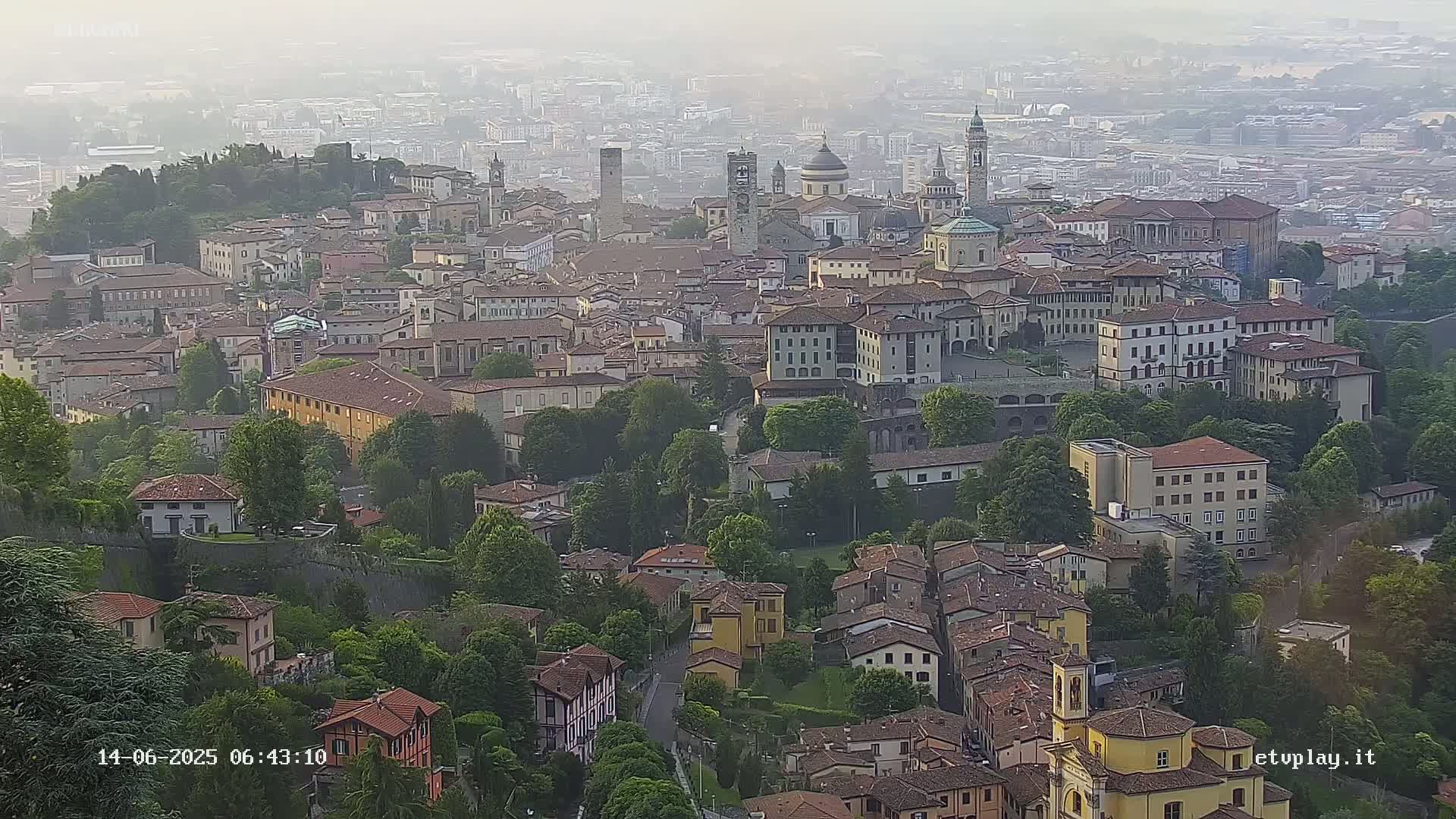 Bergamo City Skyline Live Cam - Bergamo,Lombardy, Italy