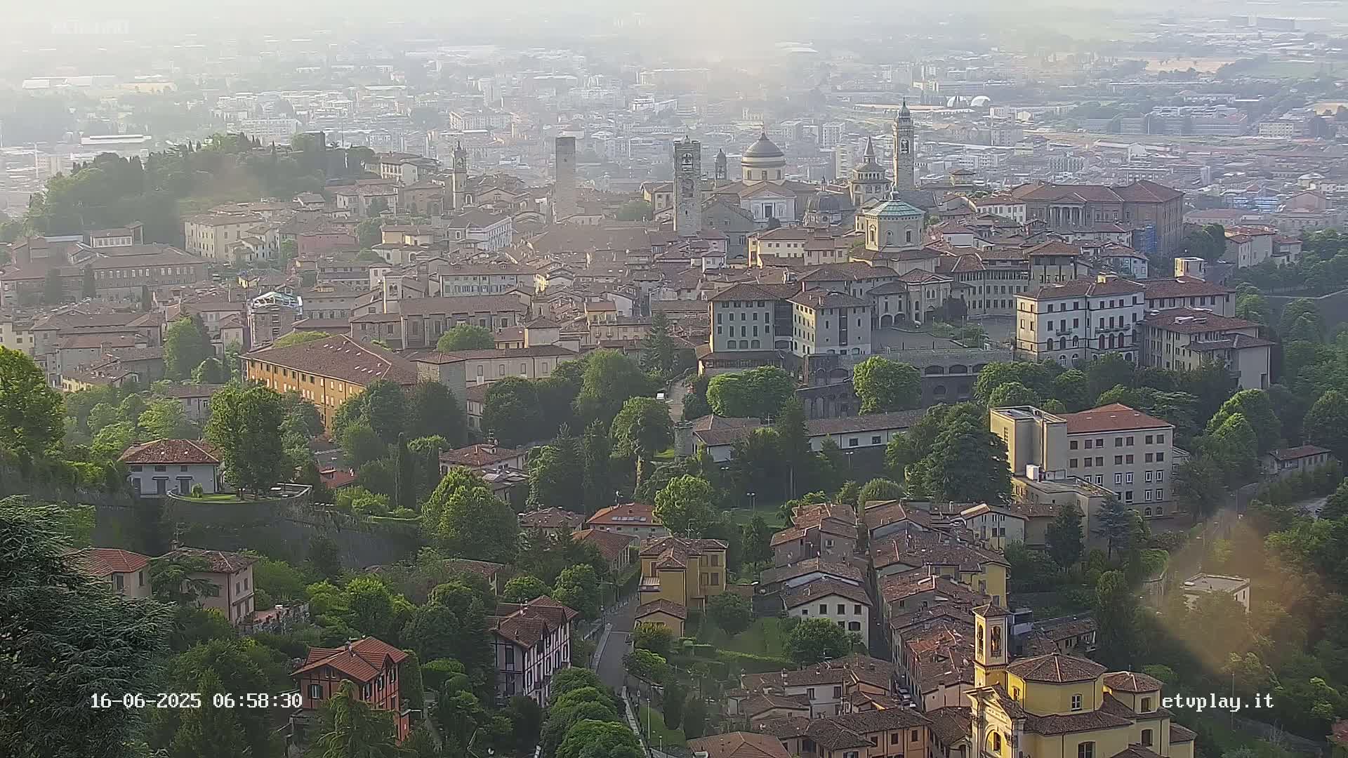 Bergamo City Skyline Live Cam - Bergamo,Lombardy, Italy