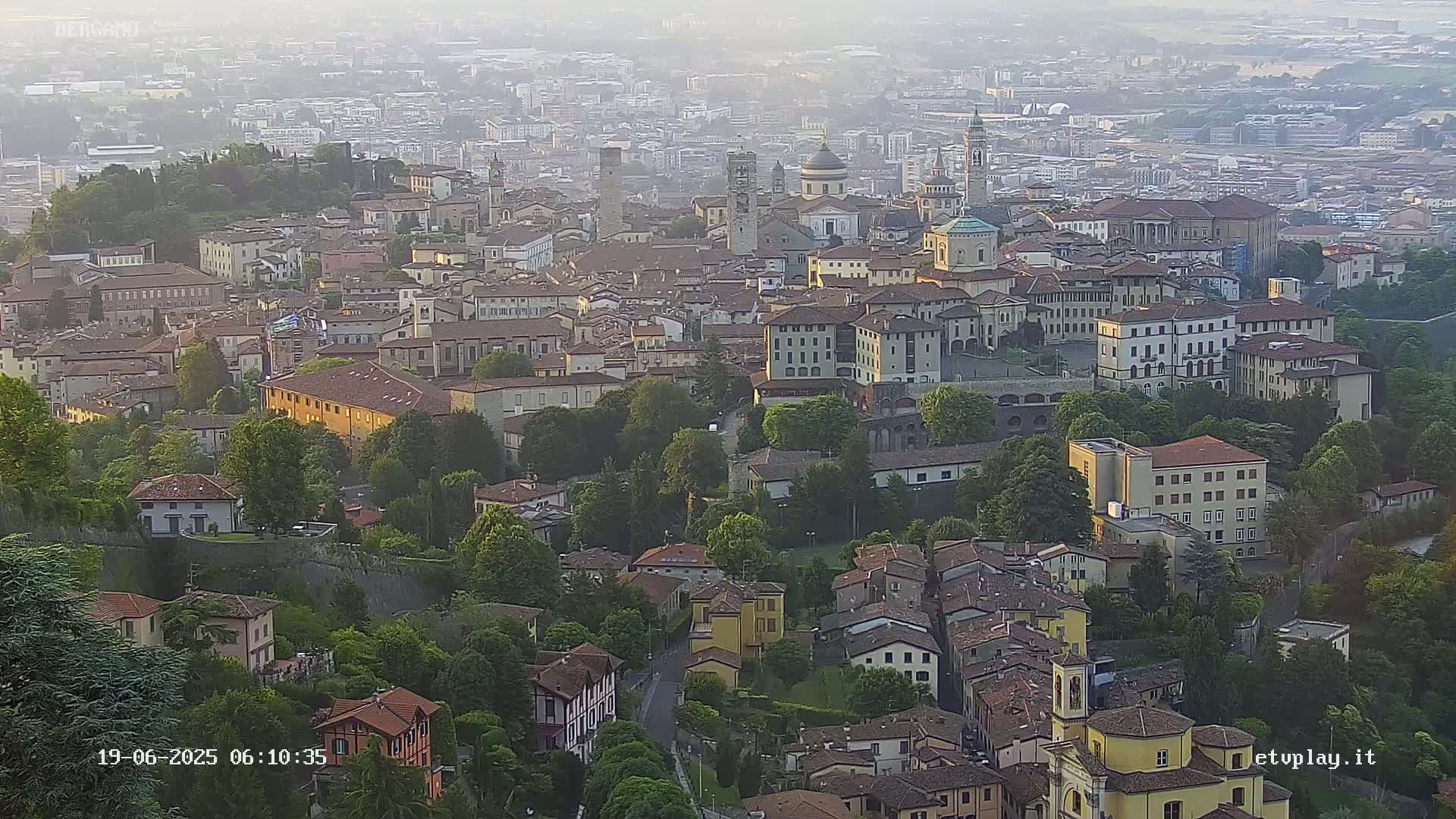 Bergamo City Skyline Live Cam - Bergamo,Lombardy, Italy