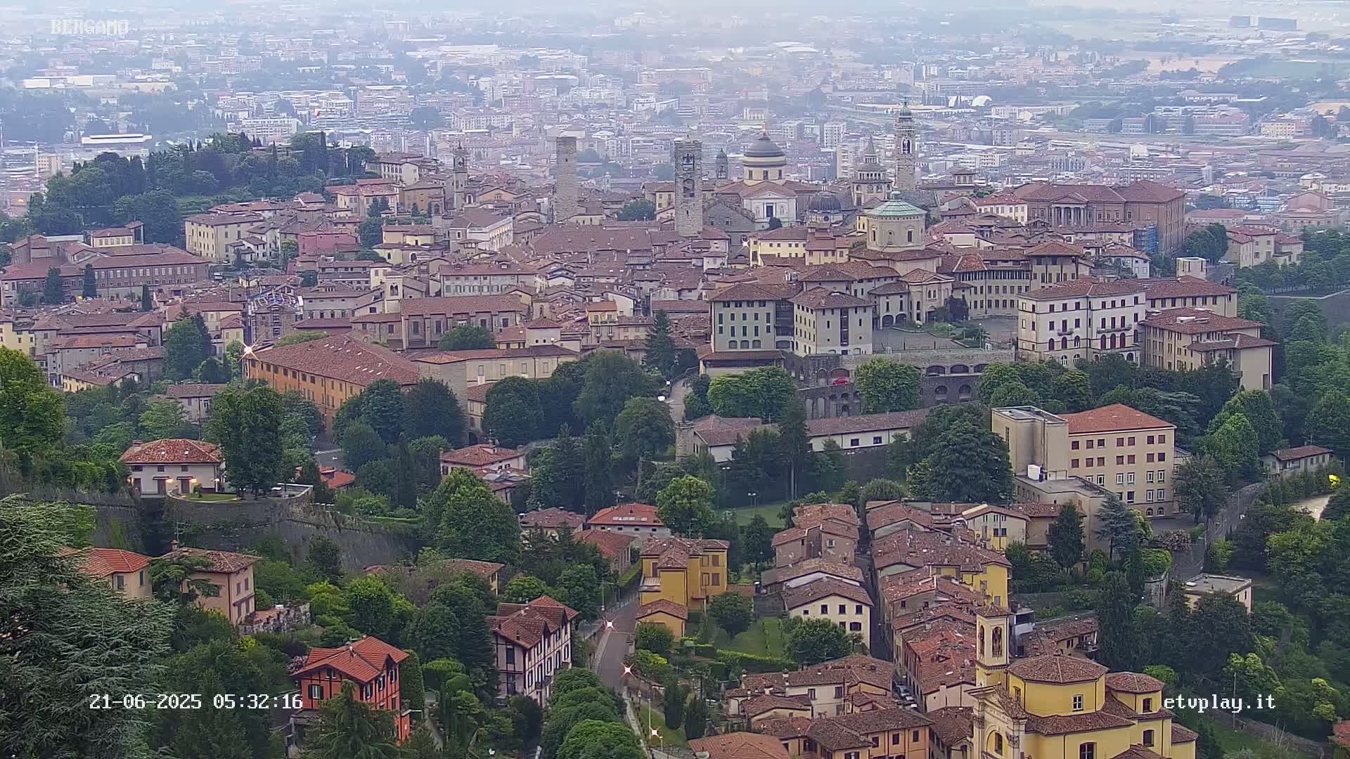 Bergamo City Skyline Live Cam - Bergamo,Lombardy, Italy