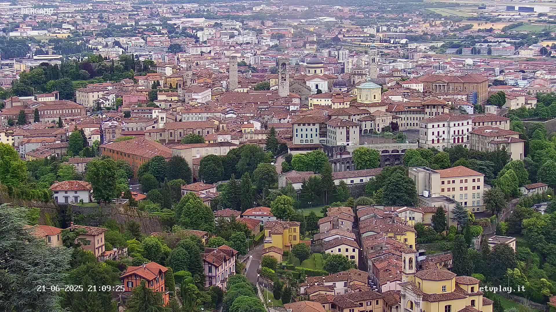 Bergamo City Skyline Live Cam - Bergamo,Lombardy, Italy