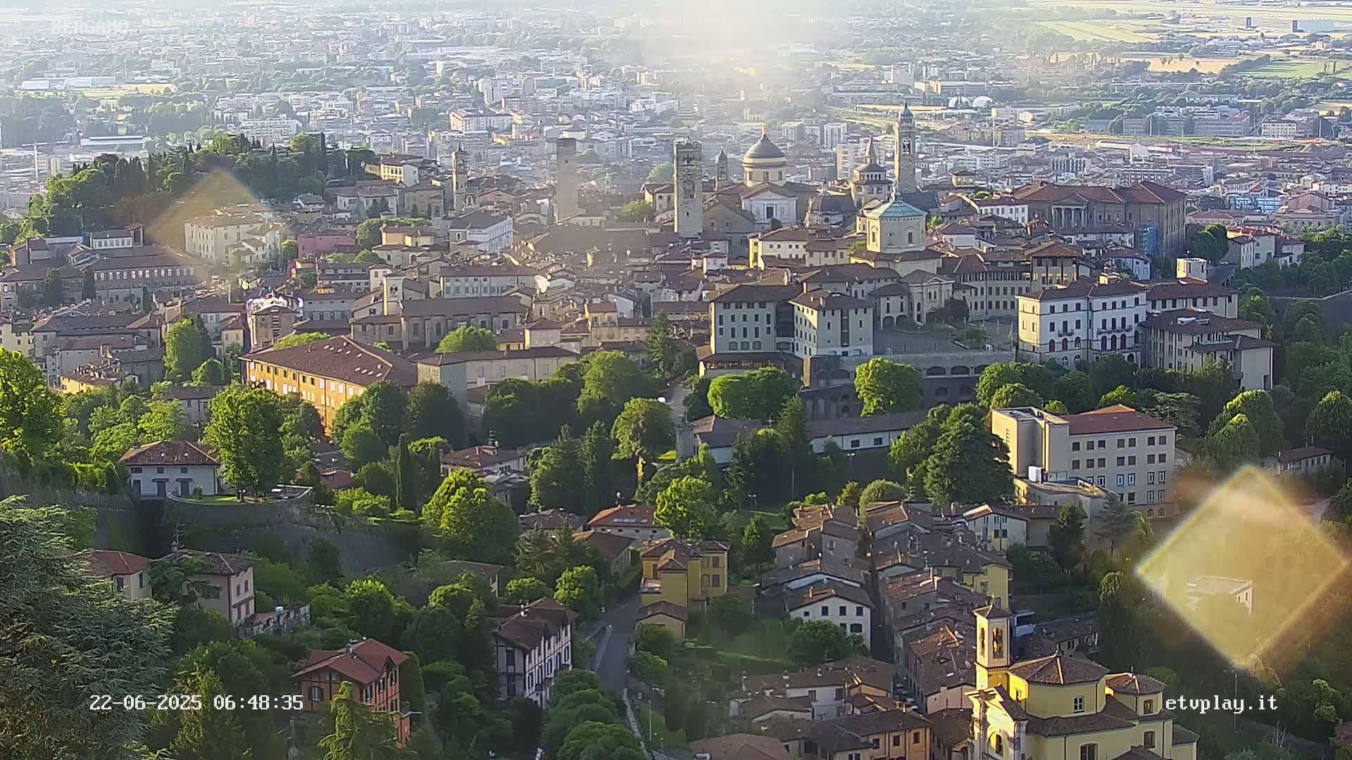 Bergamo City Skyline Live Cam - Bergamo,Lombardy, Italy