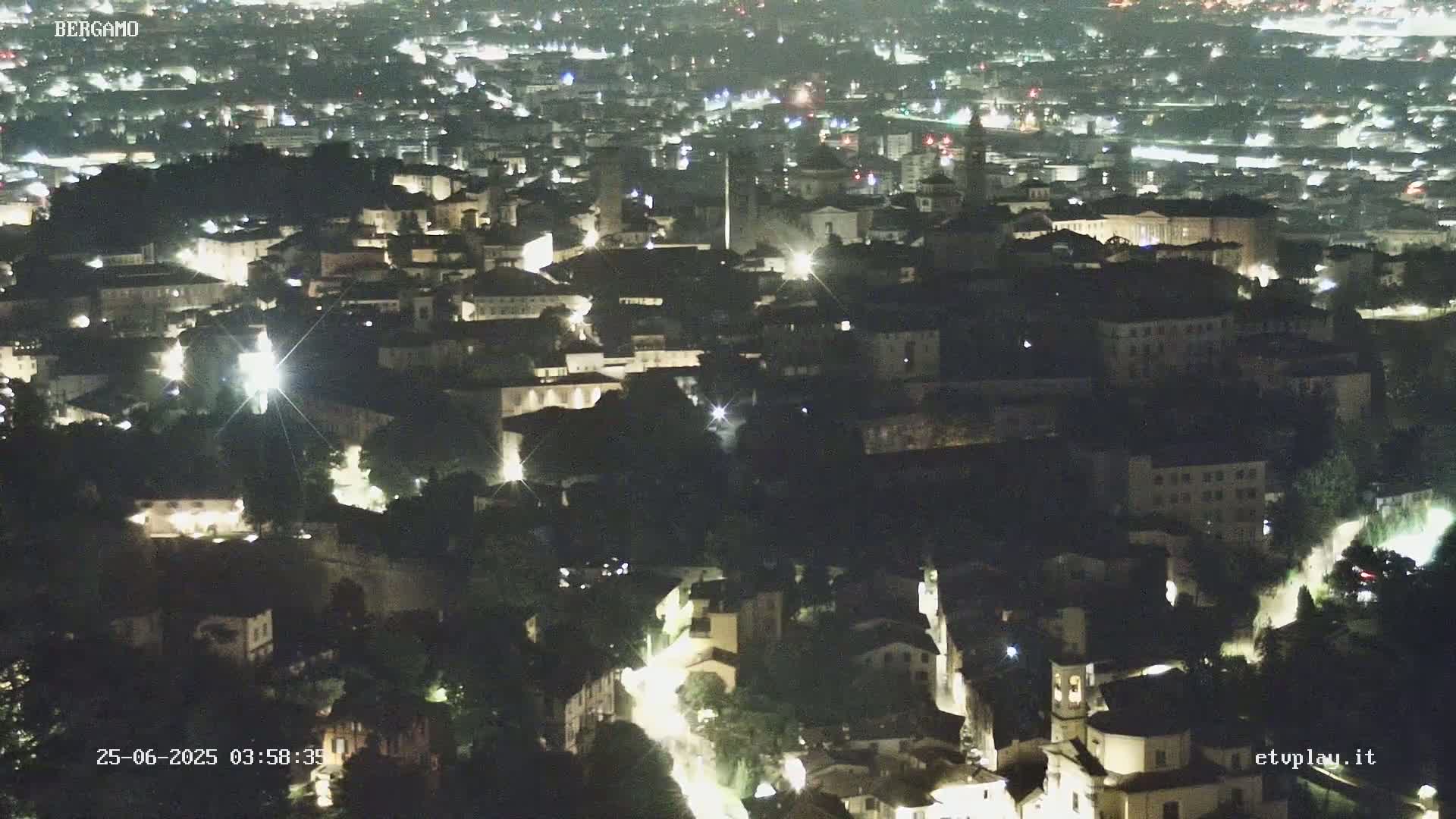 Bergamo City Skyline Live Cam - Bergamo,Lombardy, Italy