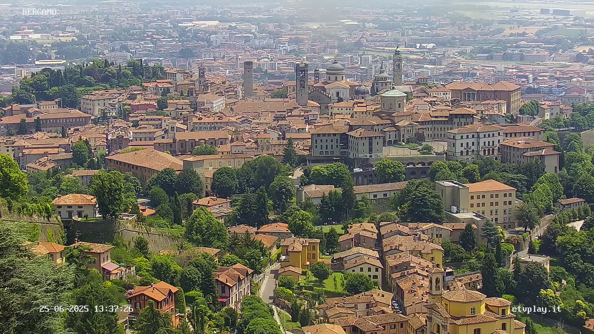 Bergamo City Skyline Live Cam - Bergamo,Lombardy, Italy