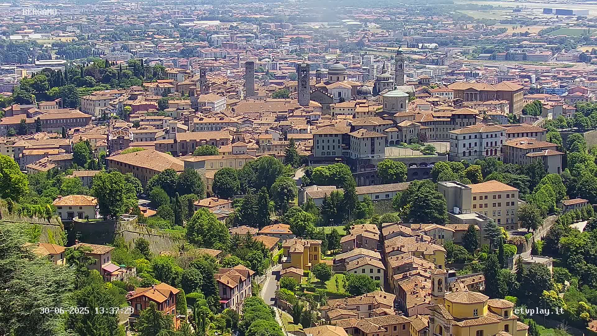 Bergamo City Skyline Live Cam - Bergamo,Lombardy, Italy