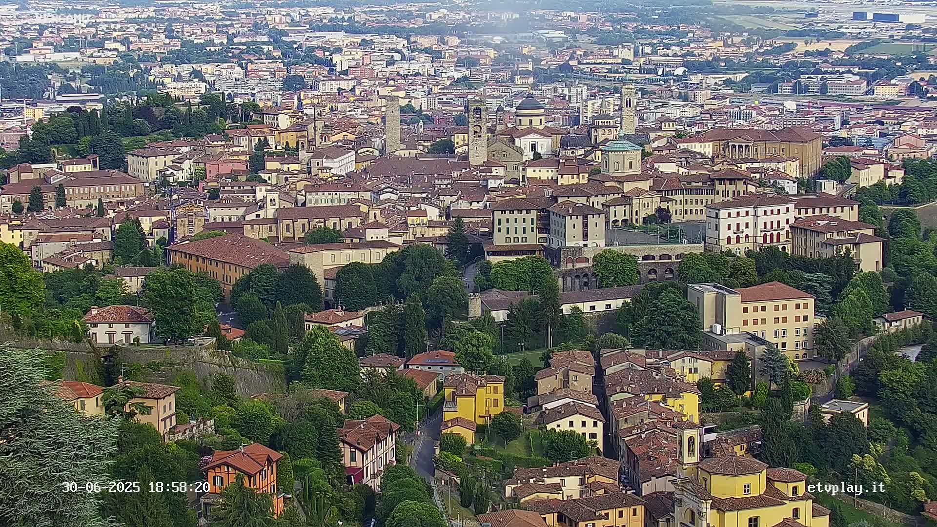 Bergamo City Skyline Live Cam - Bergamo,Lombardy, Italy