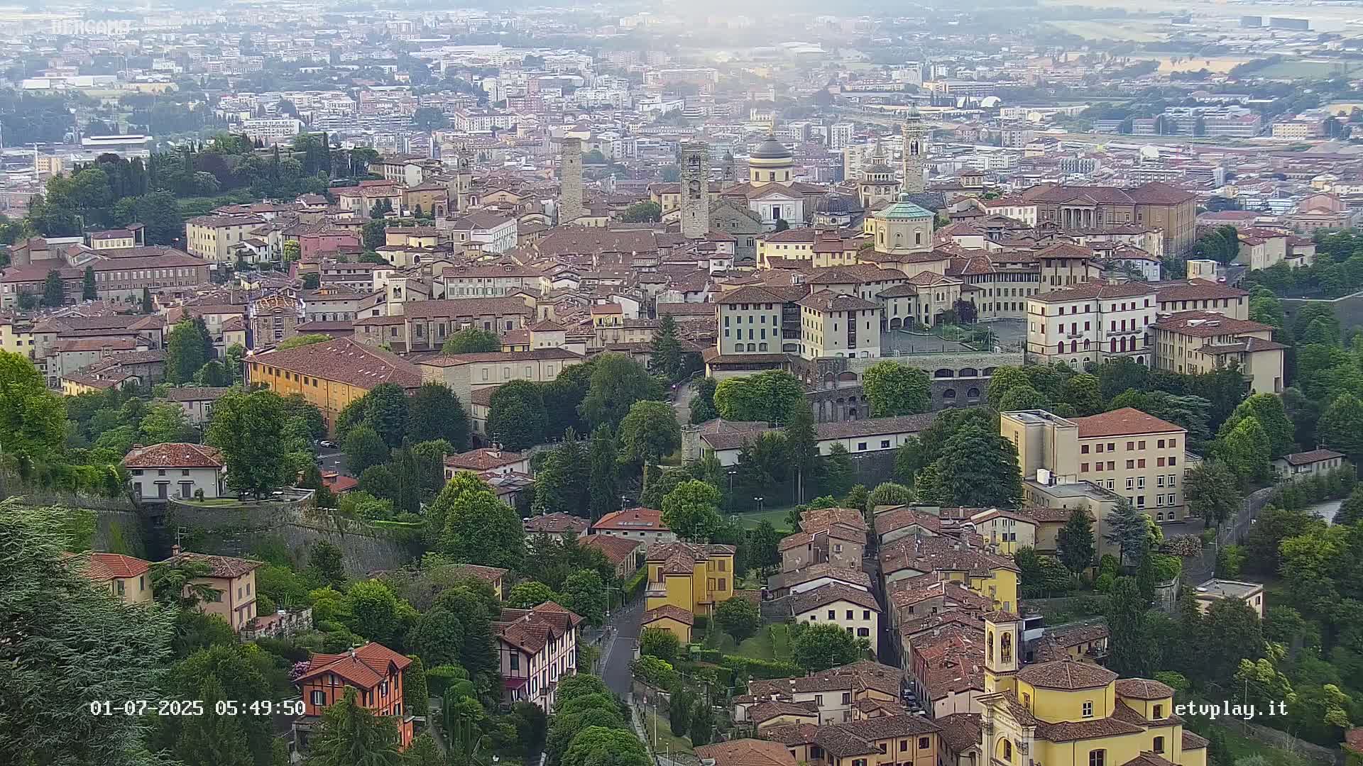 Bergamo City Skyline Live Cam - Bergamo,Lombardy, Italy
