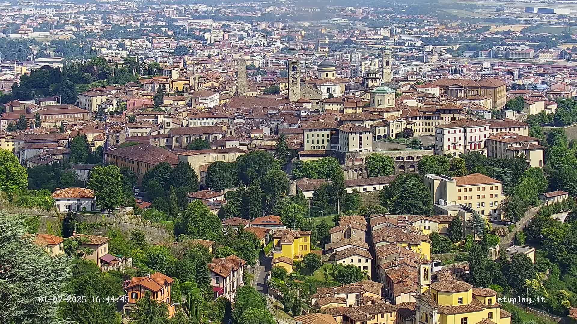 Bergamo City Skyline Live Cam - Bergamo,Lombardy, Italy