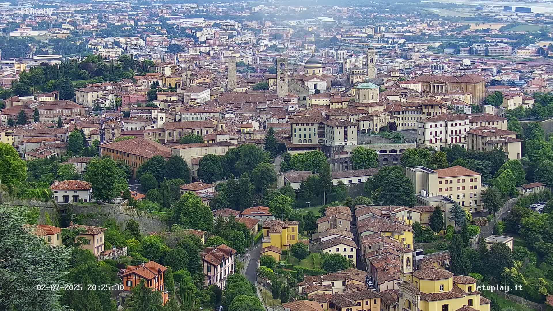 Bergamo City Skyline Live Cam - Bergamo,Lombardy, Italy