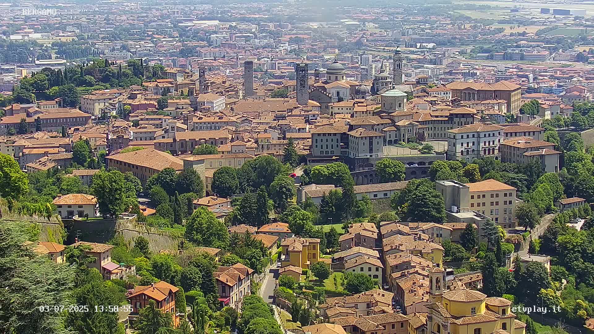 Bergamo City Skyline Live Cam - Bergamo,Lombardy, Italy