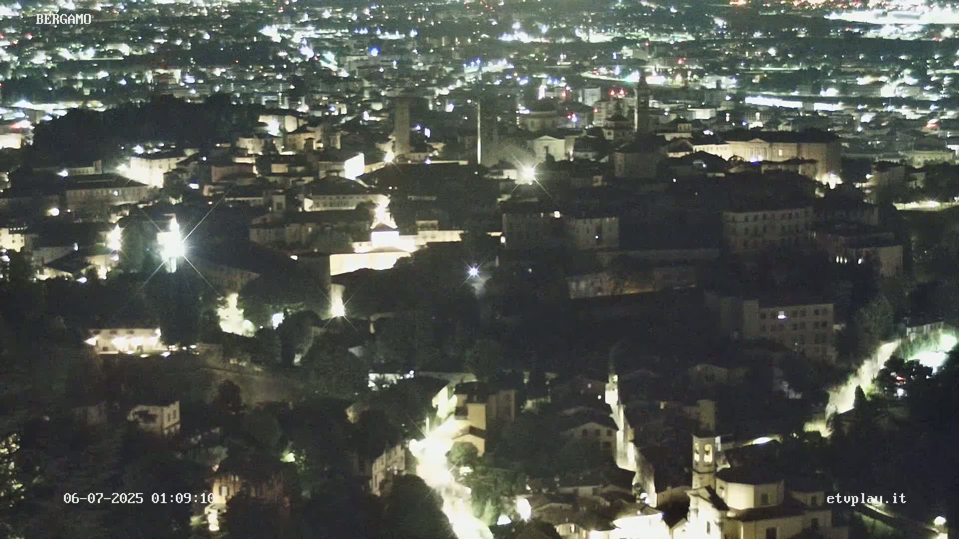 Bergamo City Skyline Live Cam - Bergamo,Lombardy, Italy