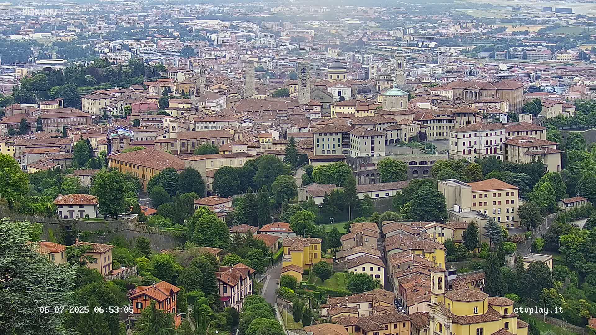 Bergamo City Skyline Live Cam - Bergamo,Lombardy, Italy
