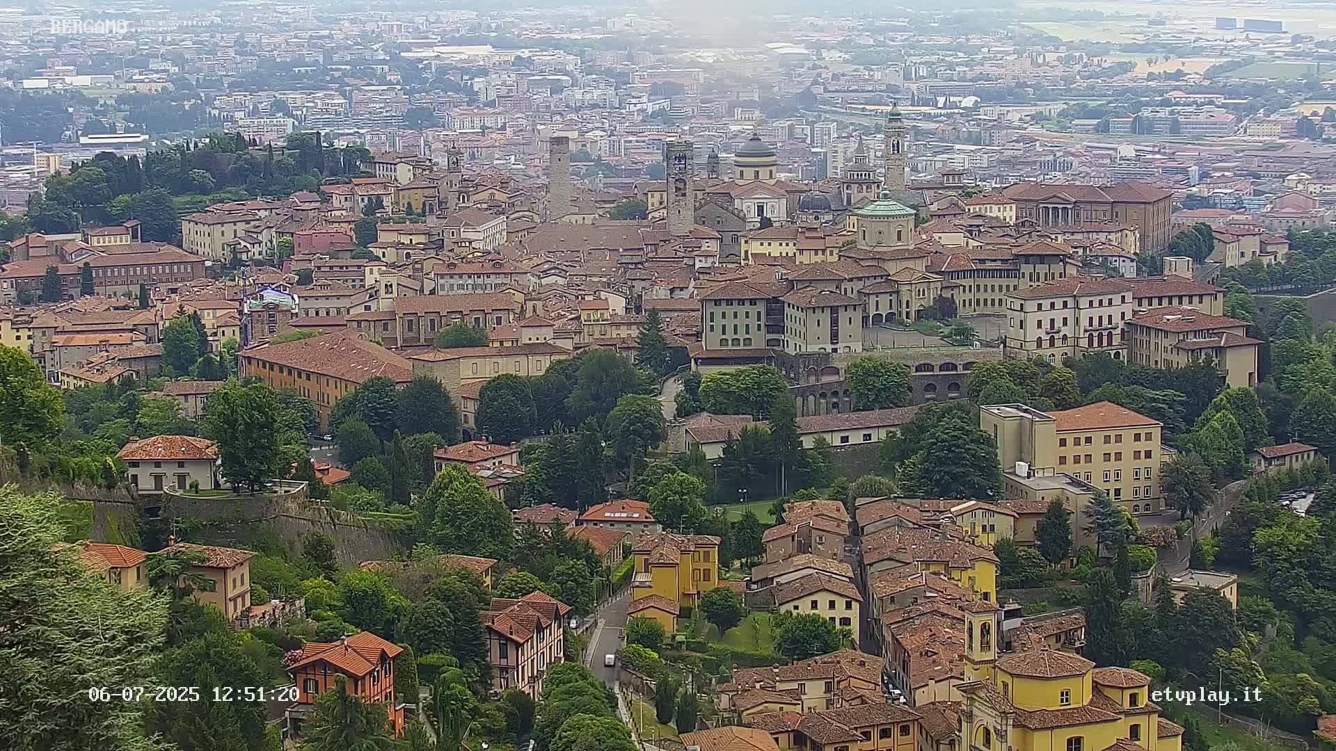 Bergamo City Skyline Live Cam - Bergamo,Lombardy, Italy