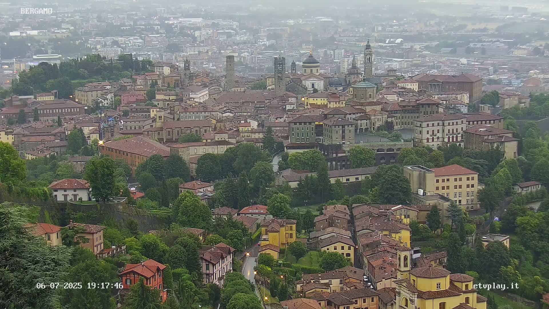 Bergamo City Skyline Live Cam - Bergamo,Lombardy, Italy
