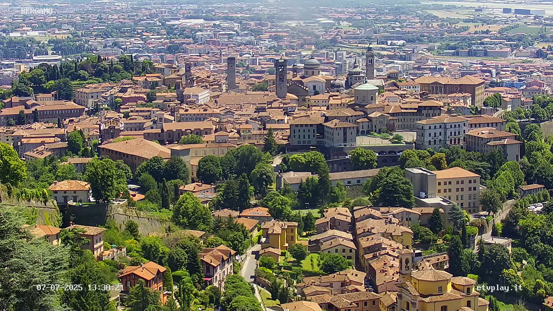 Bergamo City Skyline Live Cam - Bergamo,Lombardy, Italy