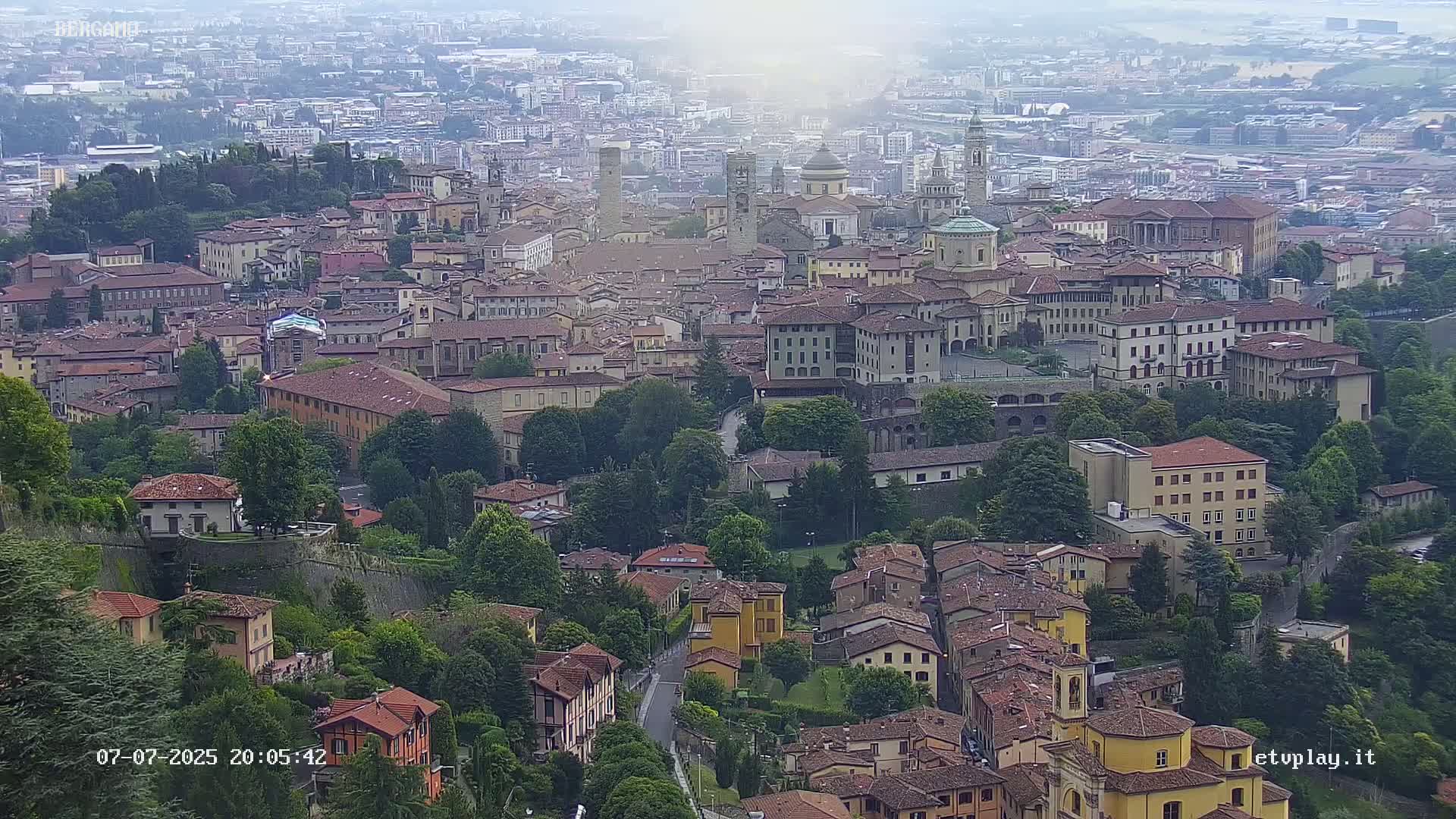 Bergamo City Skyline Live Cam - Bergamo,Lombardy, Italy