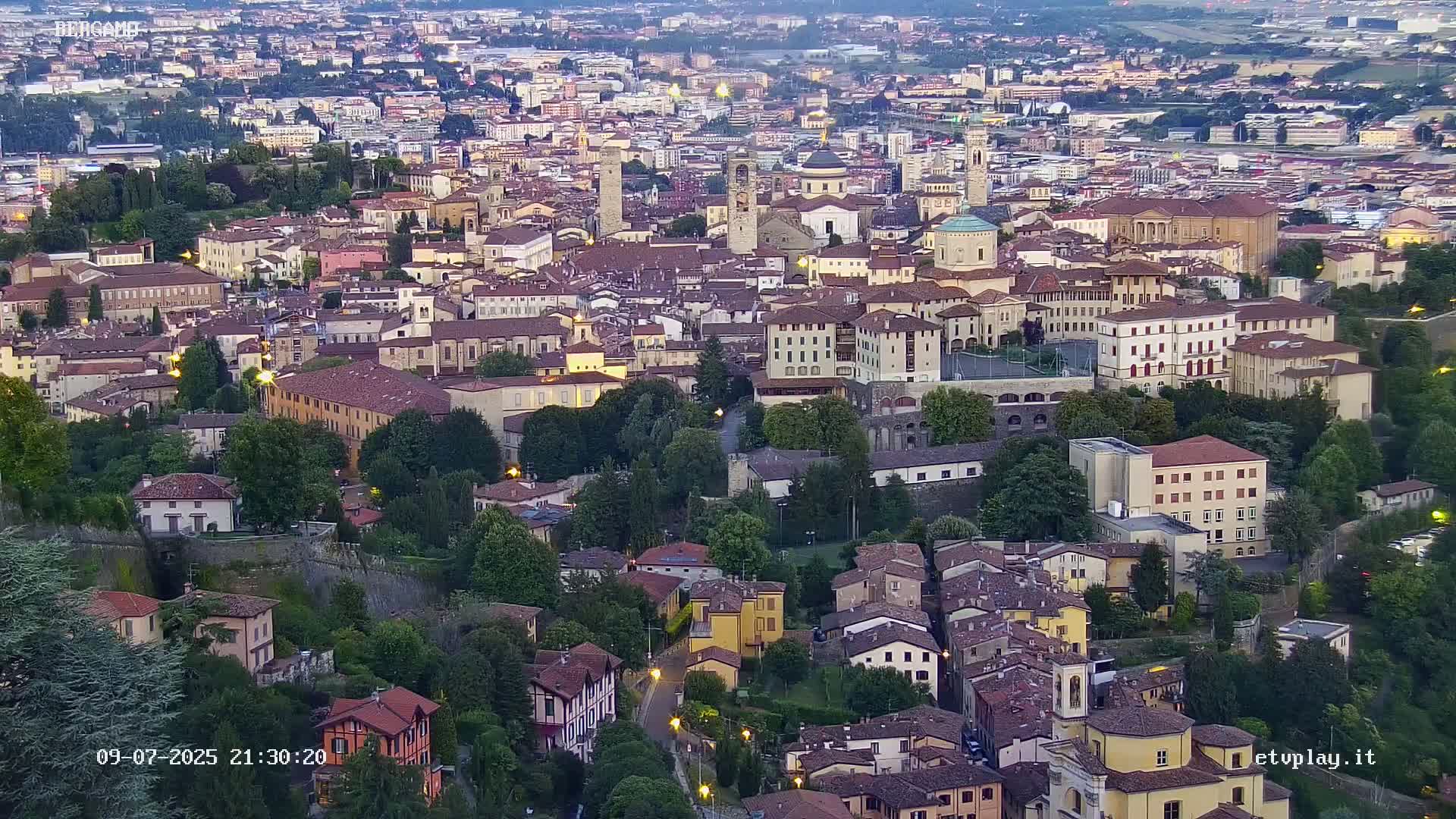Bergamo City Skyline Live Cam - Bergamo,Lombardy, Italy