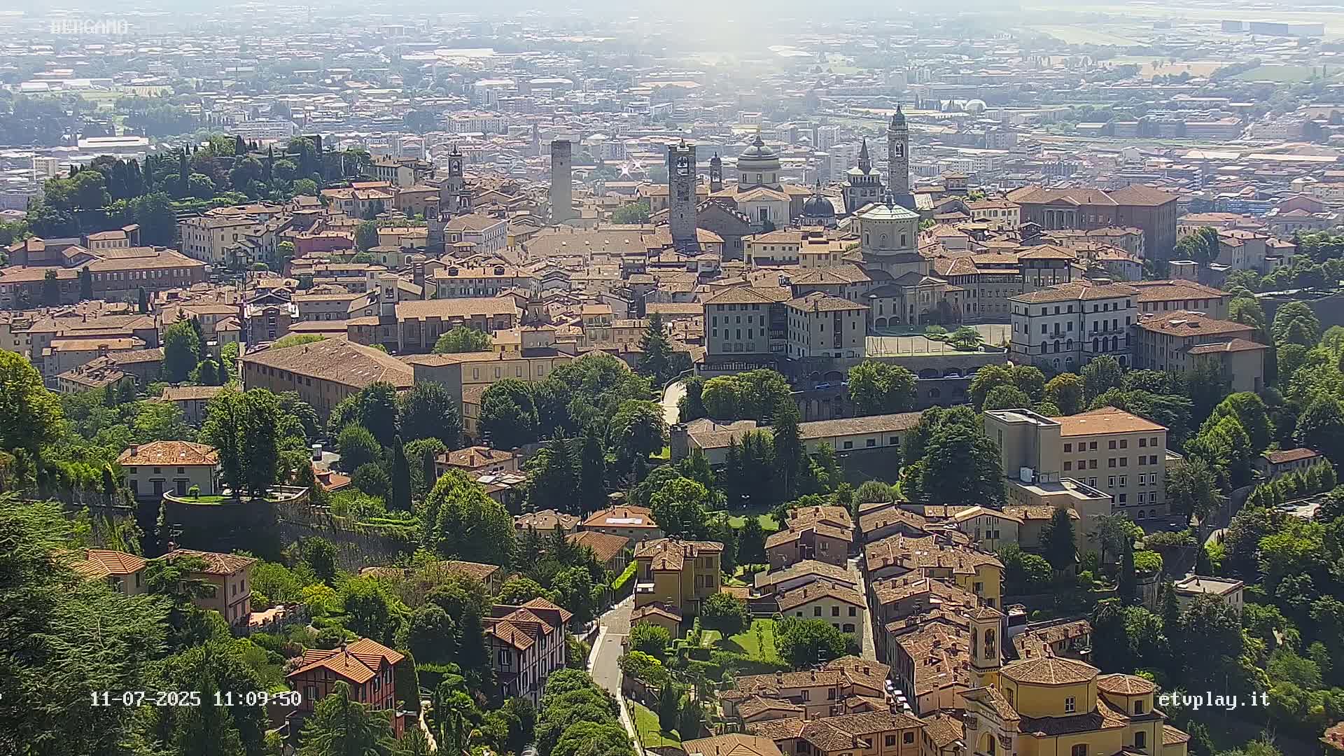 Bergamo City Skyline Live Cam - Bergamo,Lombardy, Italy