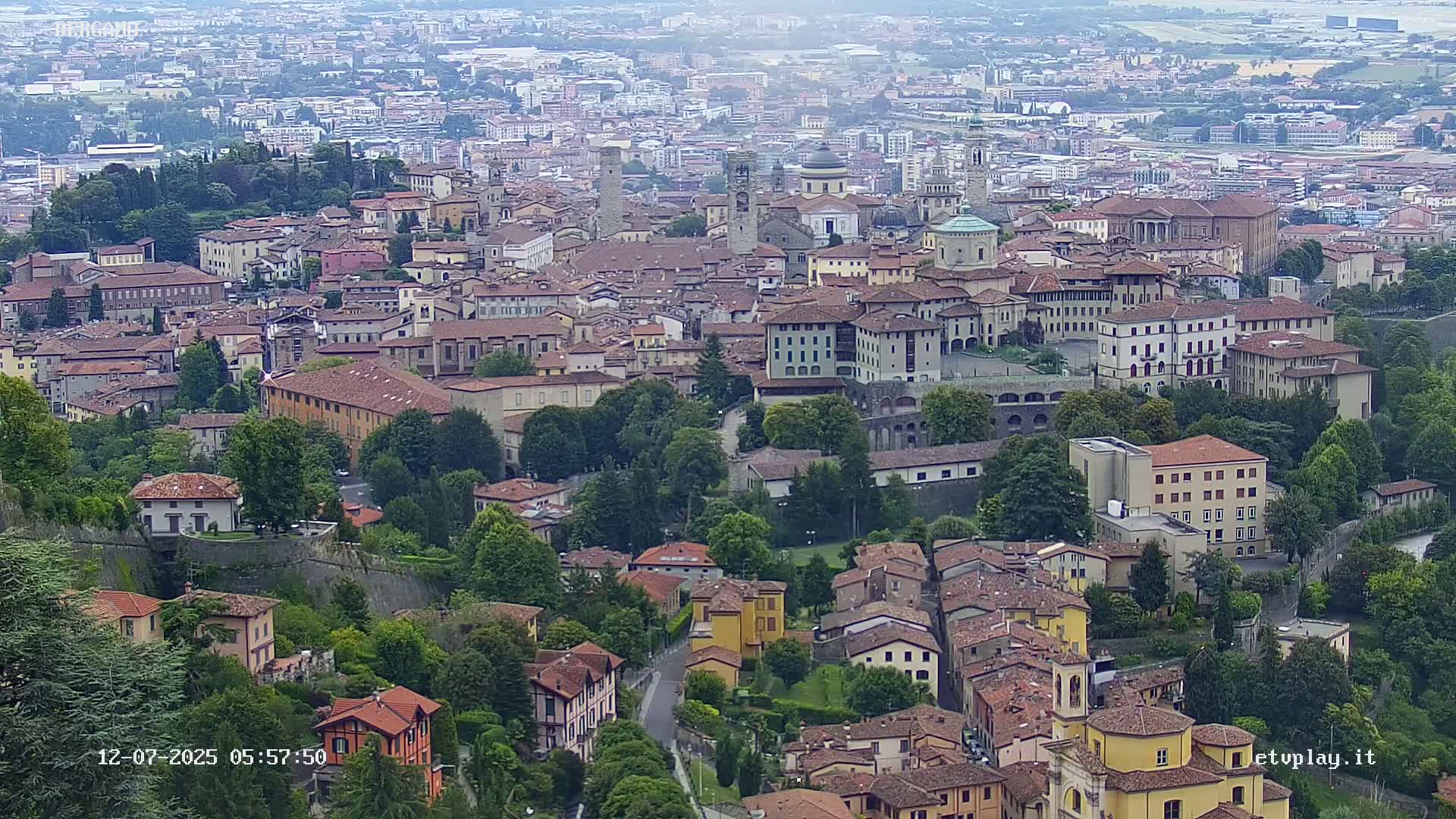 Bergamo City Skyline Live Cam - Bergamo,Lombardy, Italy