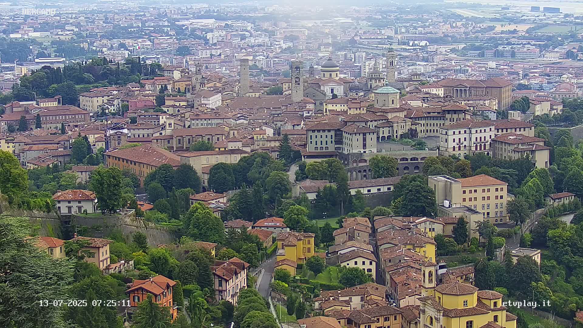 Bergamo City Skyline Live Cam - Bergamo,Lombardy, Italy
