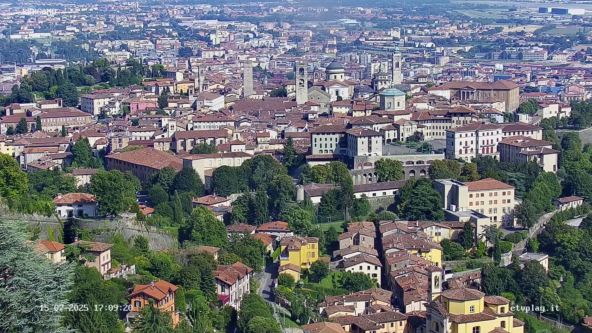 Bergamo City Skyline Live Cam - Bergamo,Lombardy, Italy