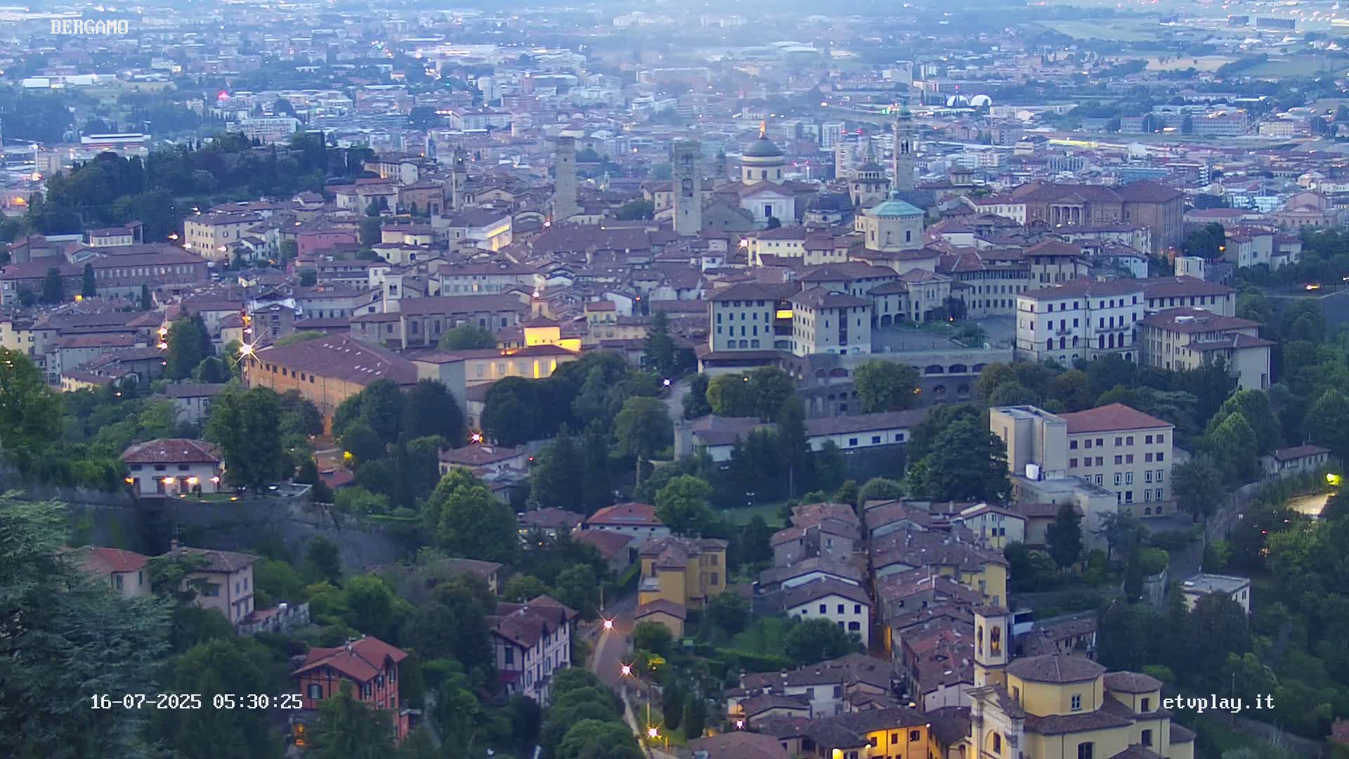 Bergamo City Skyline Live Cam - Bergamo,Lombardy, Italy