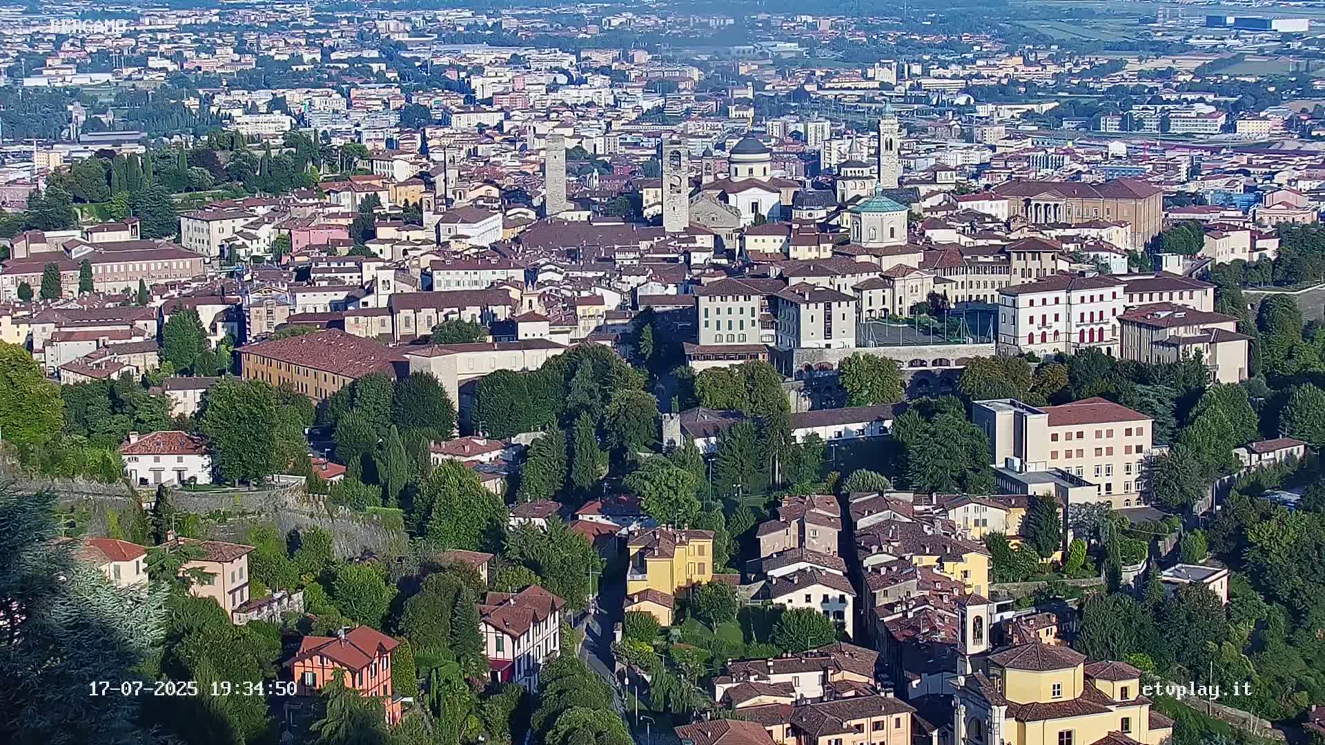 Bergamo City Skyline Live Cam - Bergamo,Lombardy, Italy