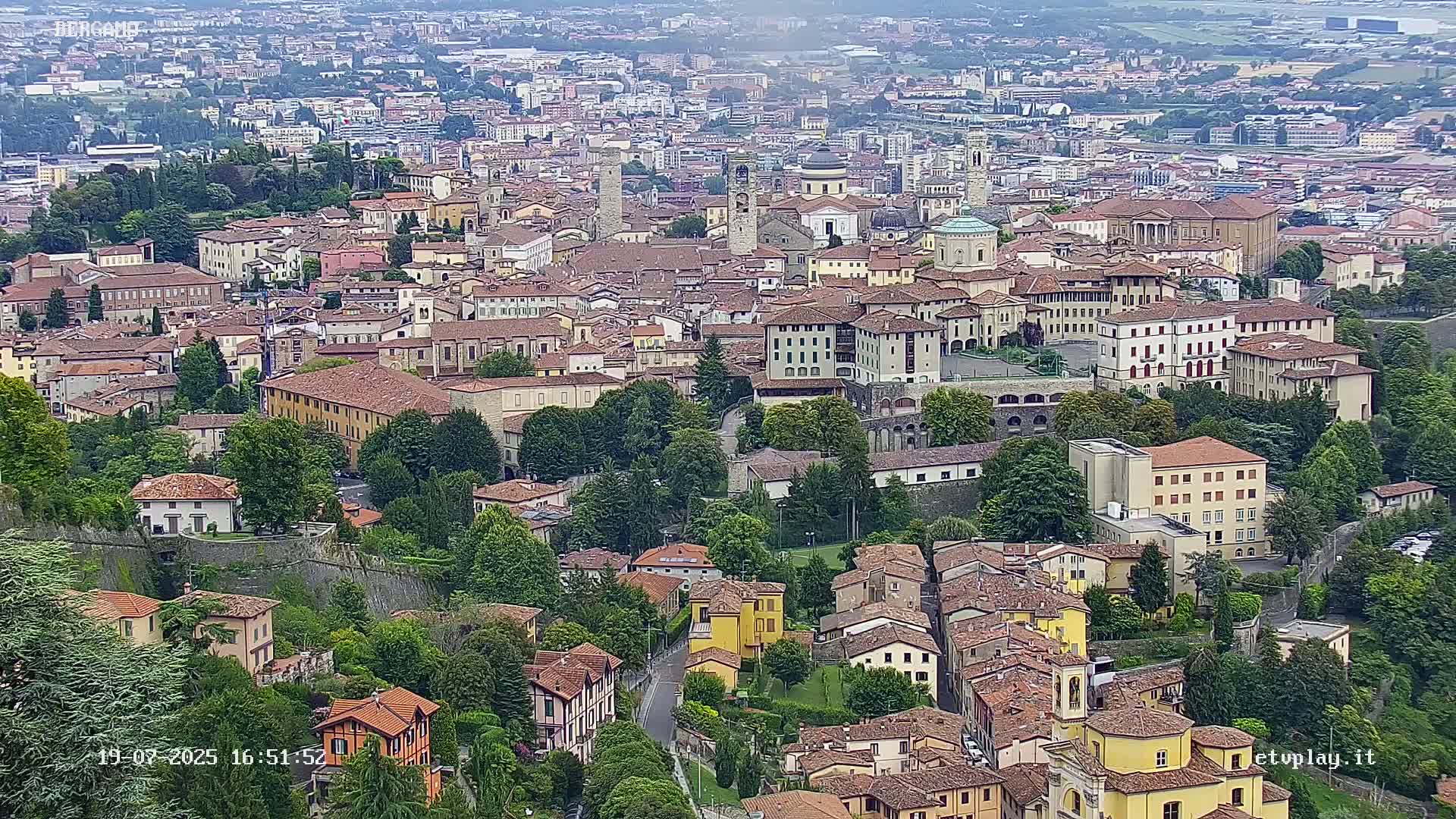 Bergamo City Skyline Live Cam - Bergamo,Lombardy, Italy