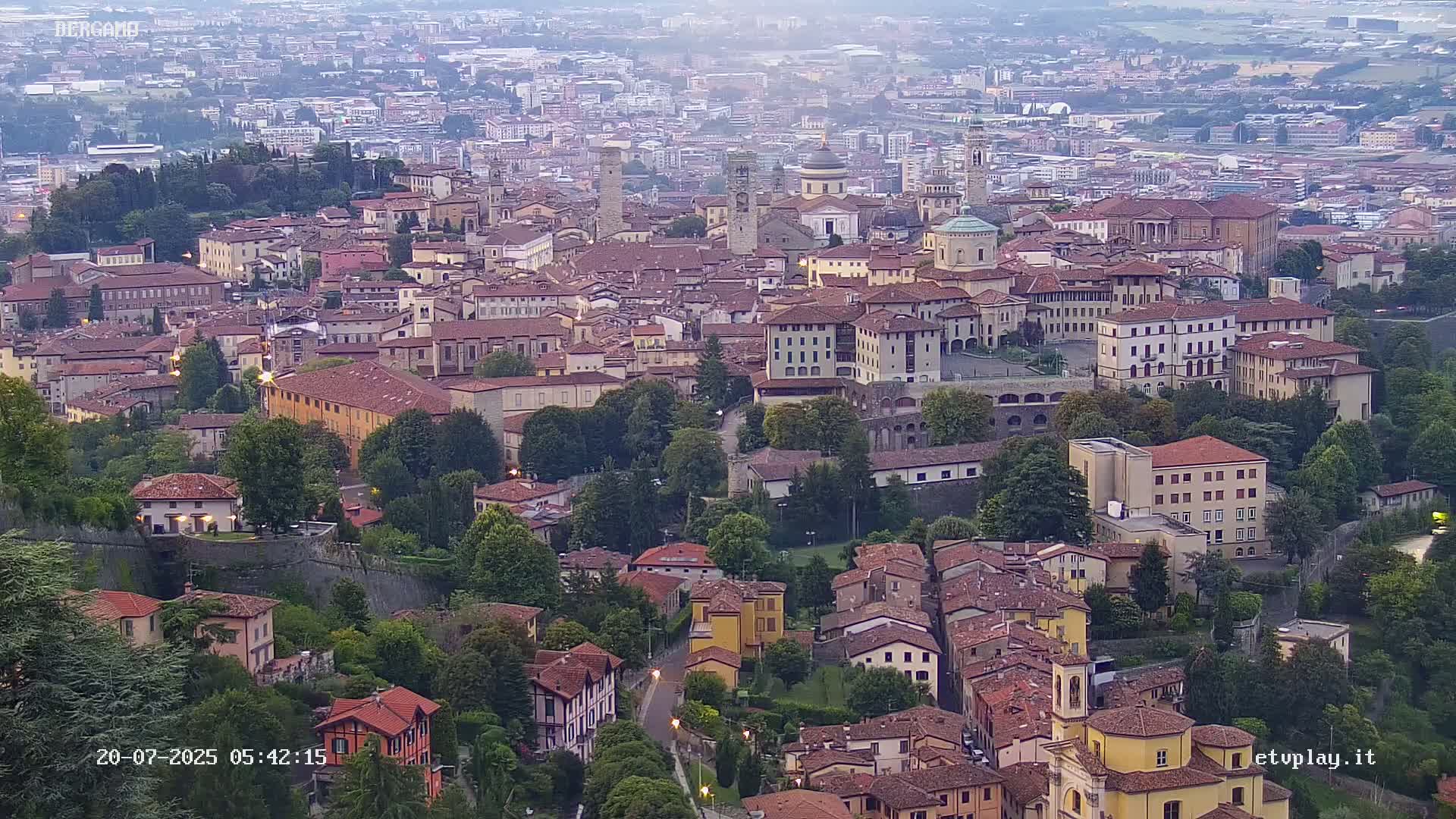 Bergamo City Skyline Live Cam - Bergamo,Lombardy, Italy