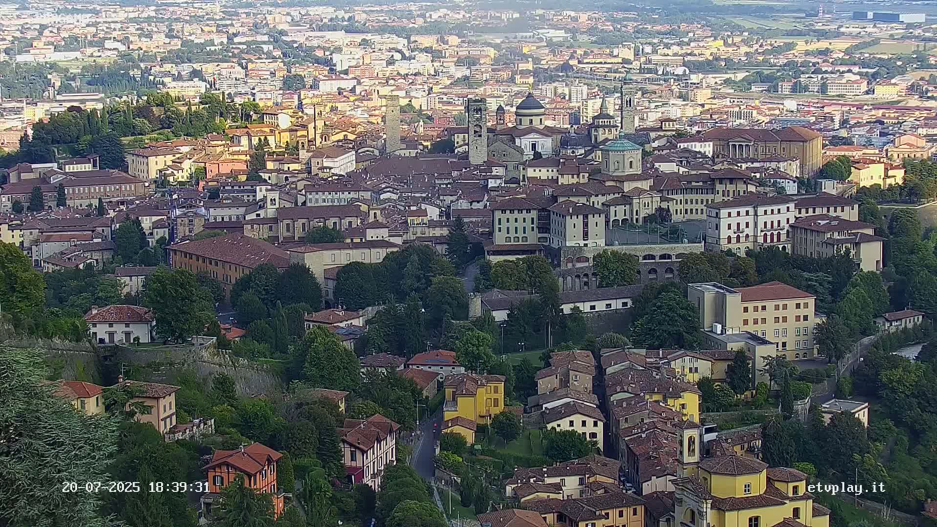 Bergamo City Skyline Live Cam - Bergamo,Lombardy, Italy