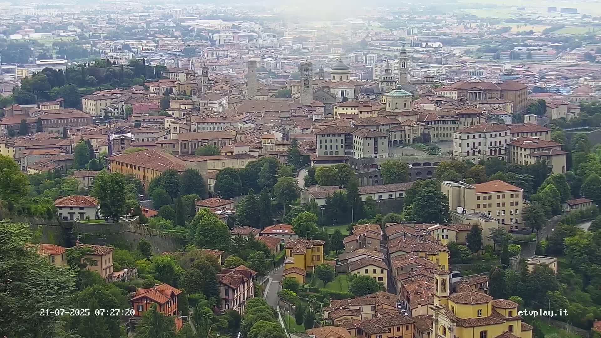 Bergamo City Skyline Live Cam - Bergamo,Lombardy, Italy
