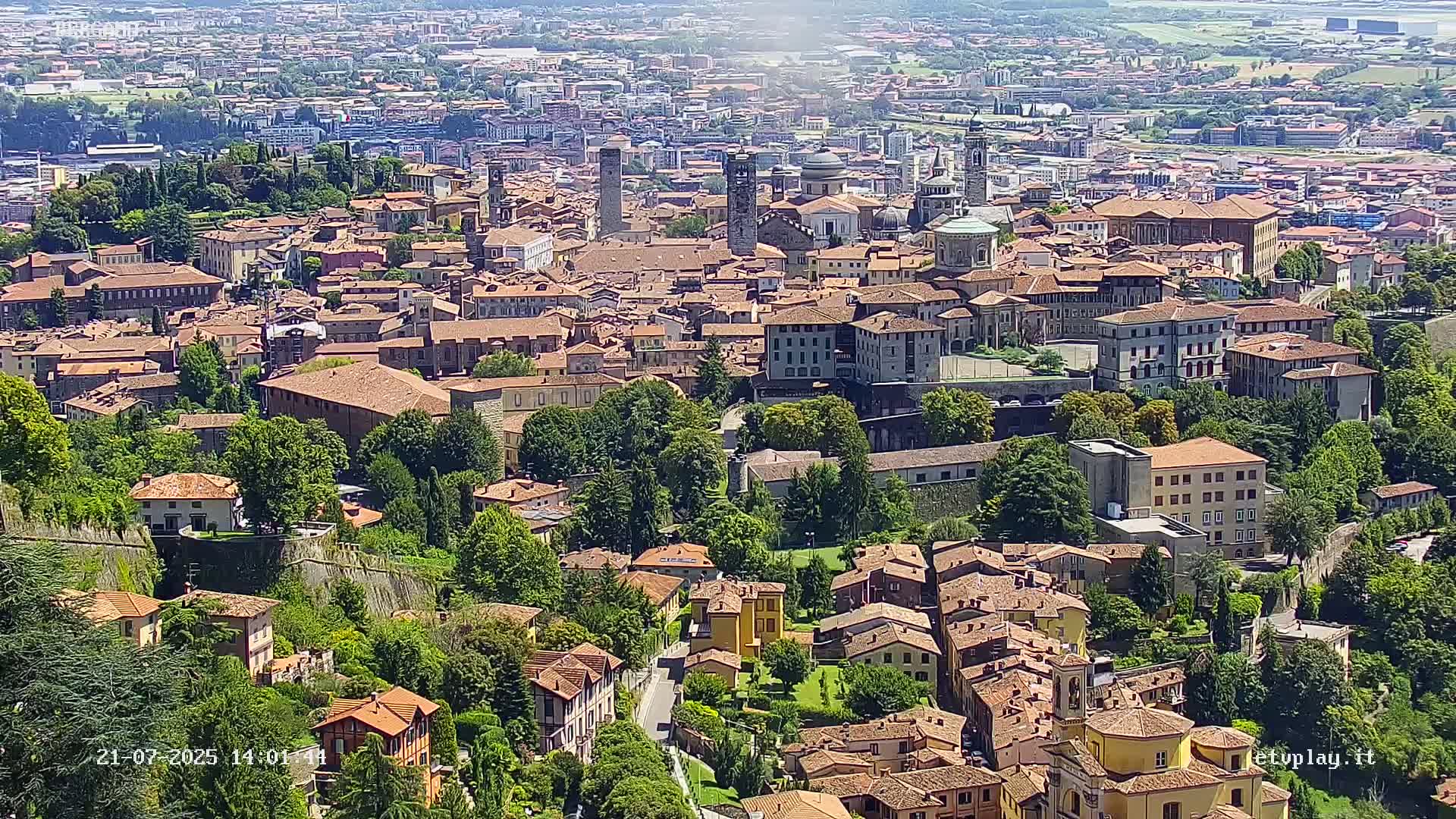 Bergamo City Skyline Live Cam - Bergamo,Lombardy, Italy