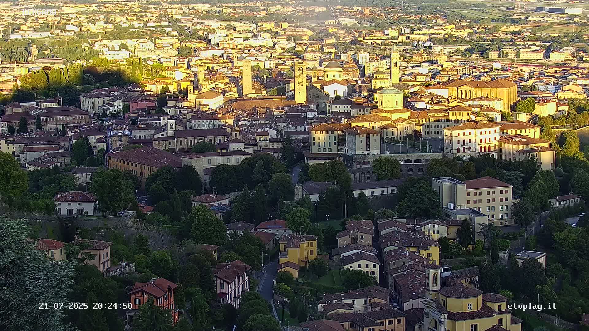 Bergamo City Skyline Live Cam - Bergamo,Lombardy, Italy