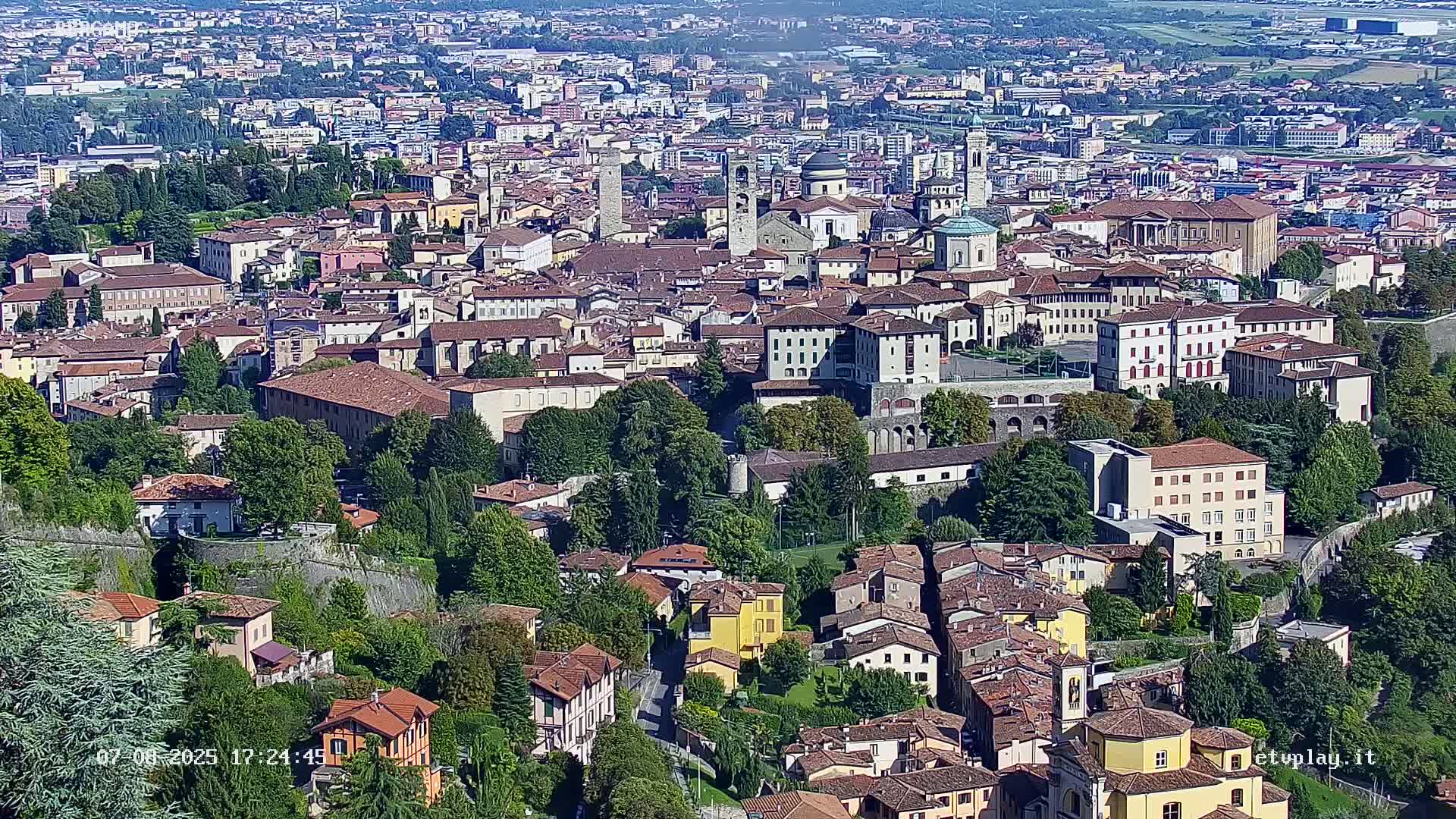 Bergamo City Skyline Live Cam - Bergamo,Lombardy, Italy