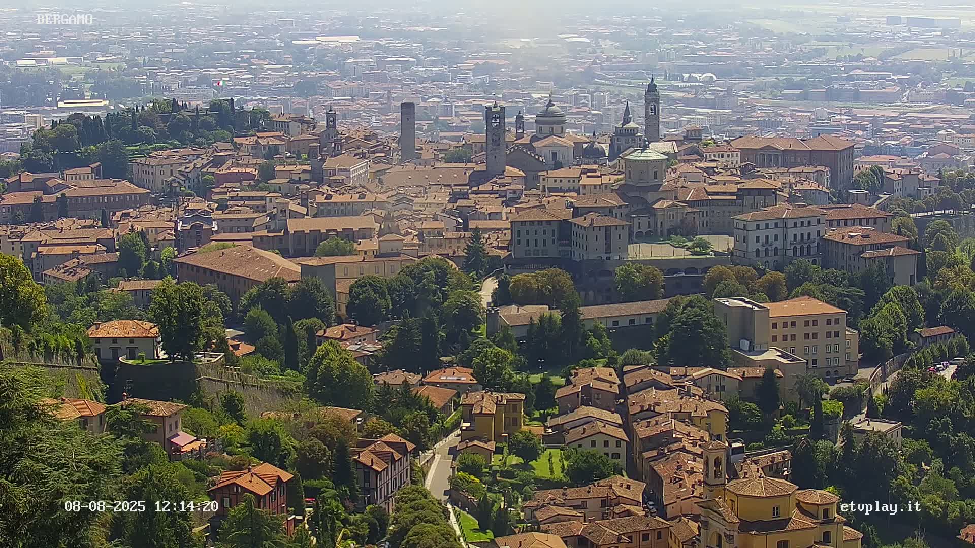 Bergamo City Skyline Live Cam - Bergamo,Lombardy, Italy