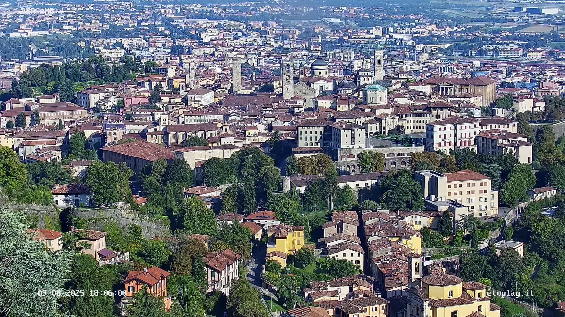 Bergamo City Skyline Live Cam - Bergamo,Lombardy, Italy