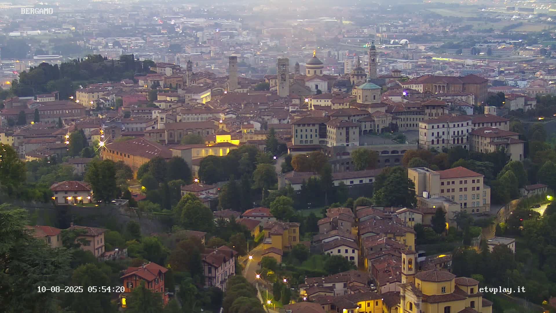 Bergamo City Skyline Live Cam - Bergamo,Lombardy, Italy