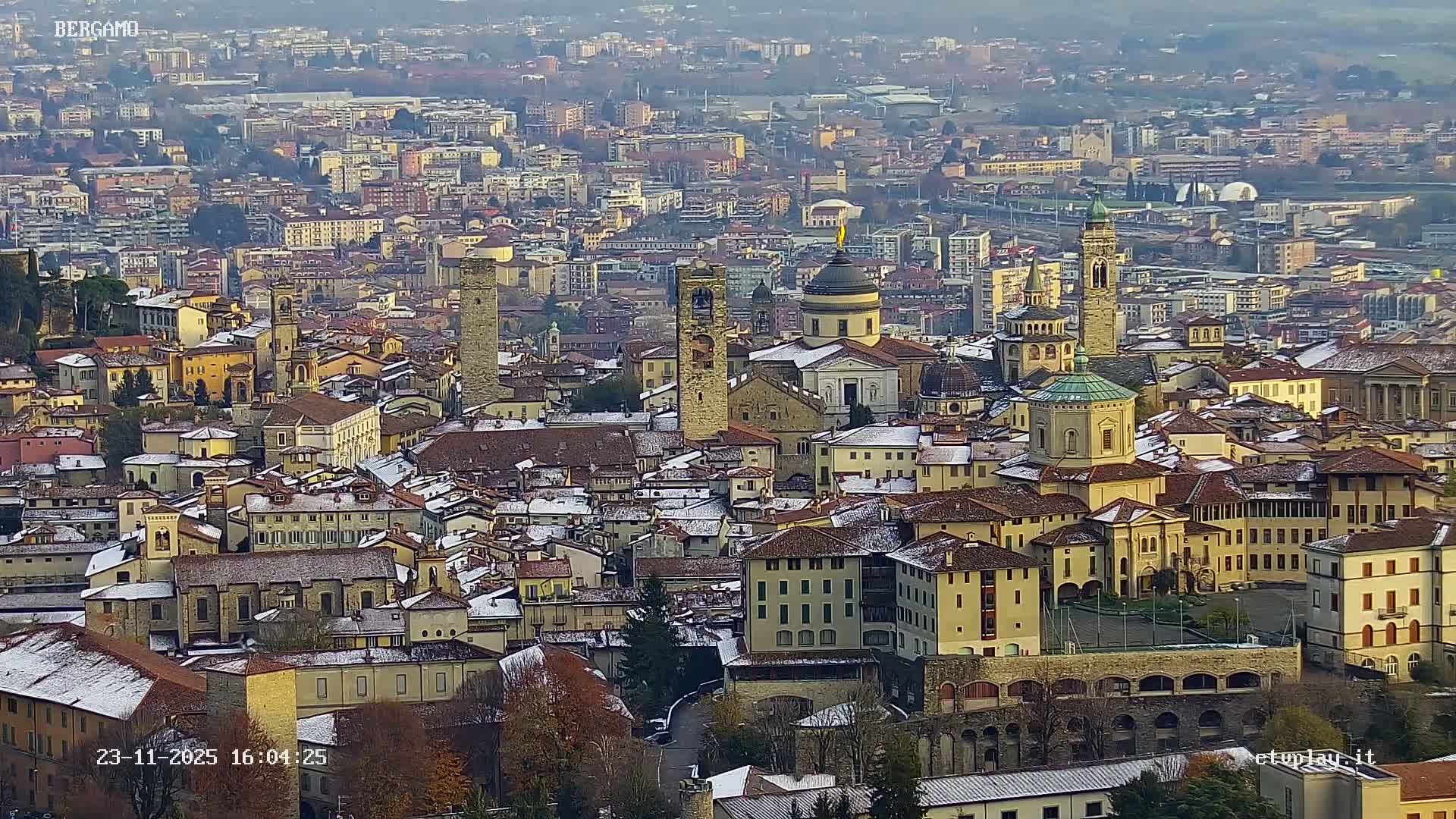 Bergamo City Skyline Live Cam - Bergamo,Lombardy, Italy