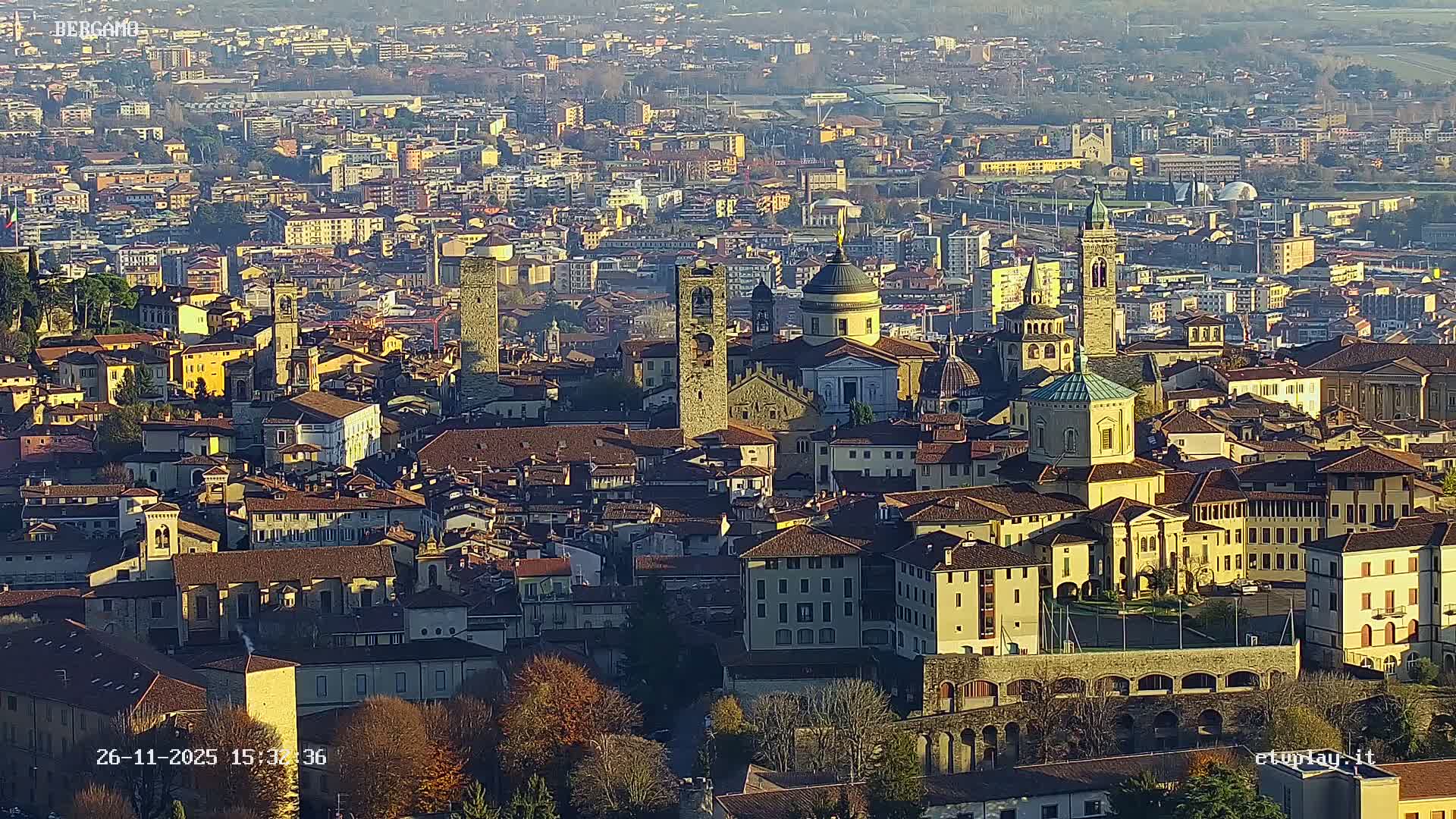 Bergamo City Skyline Live Cam - Bergamo,Lombardy, Italy