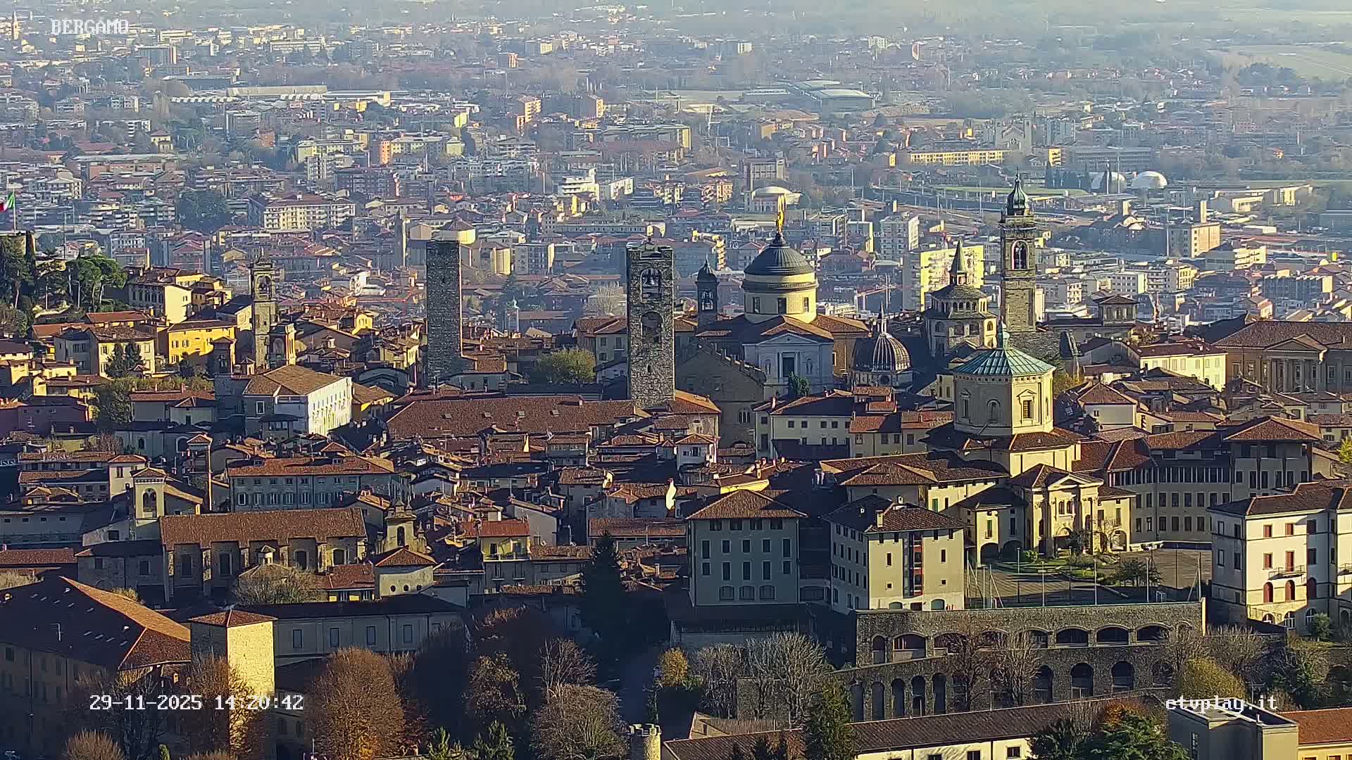 Bergamo City Skyline Live Cam - Bergamo,Lombardy, Italy