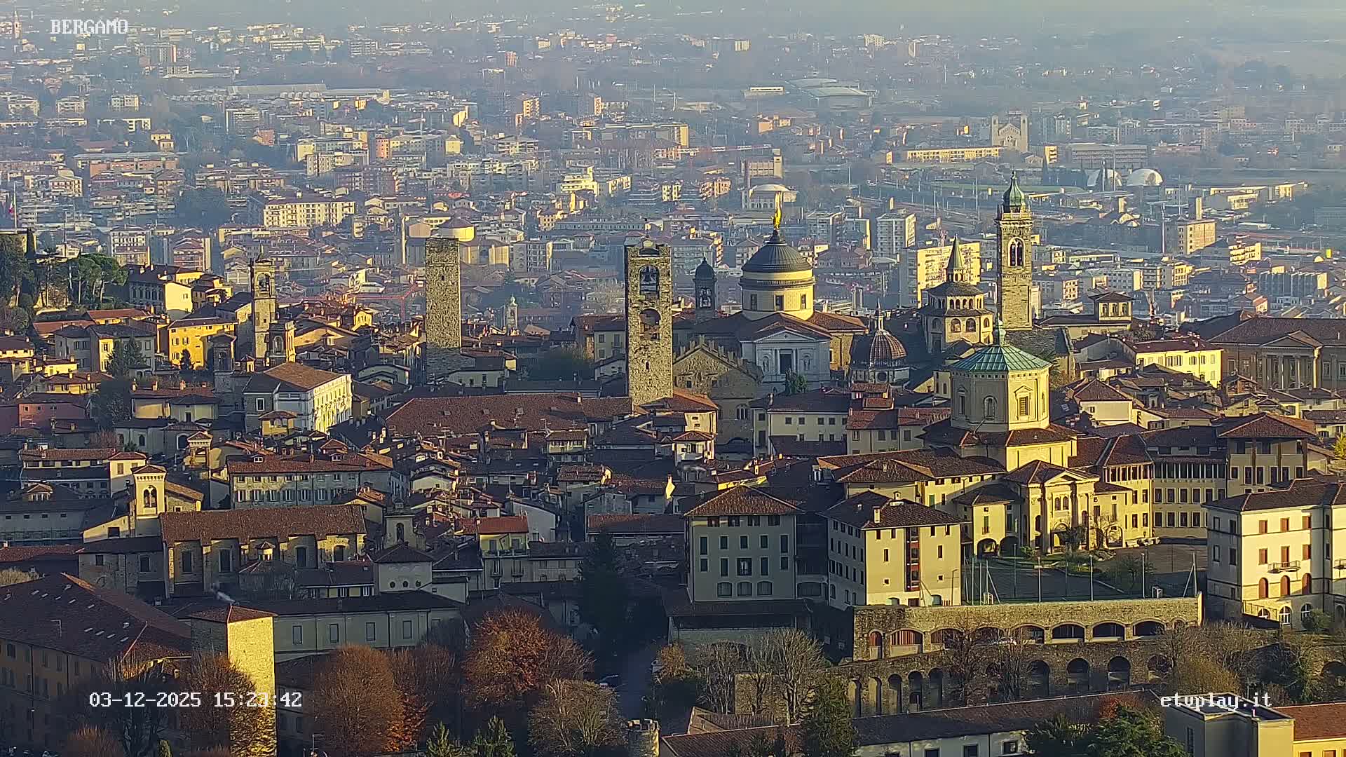 Bergamo City Skyline Live Cam - Bergamo,Lombardy, Italy