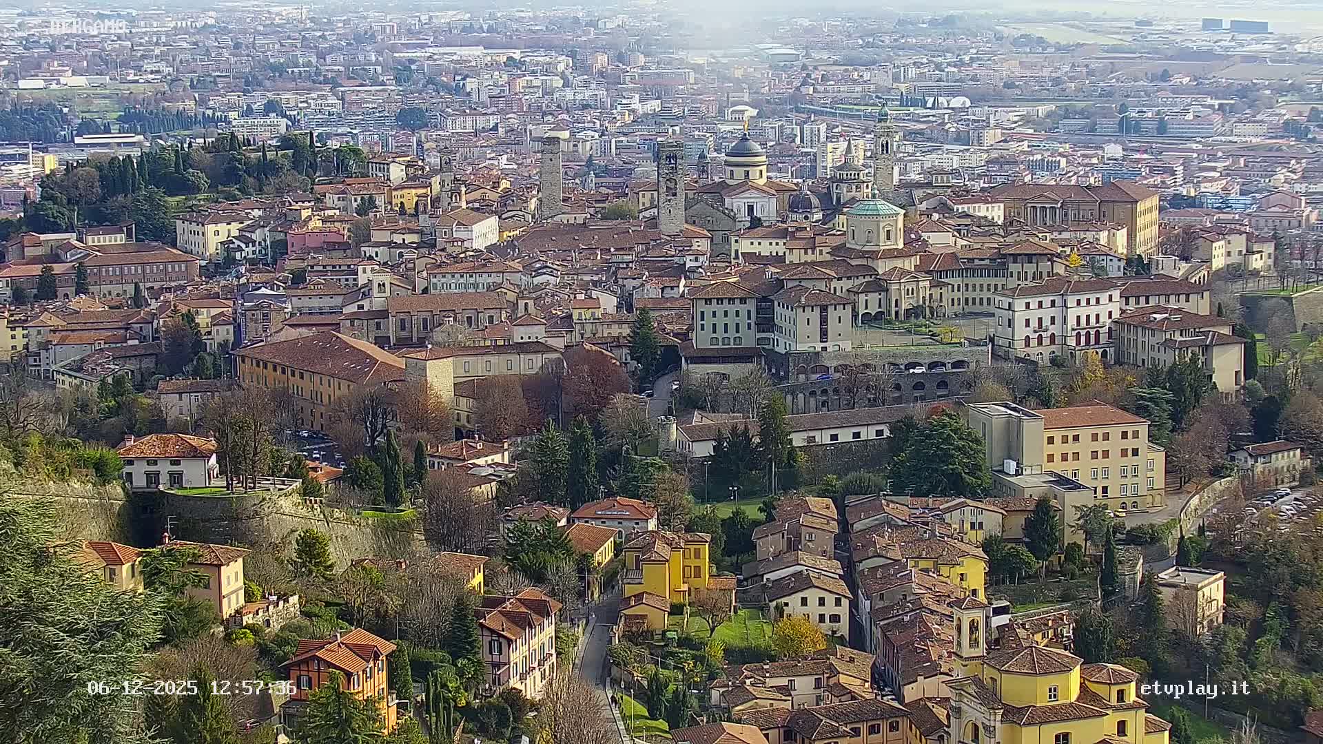 Bergamo City Skyline Live Cam - Bergamo,Lombardy, Italy