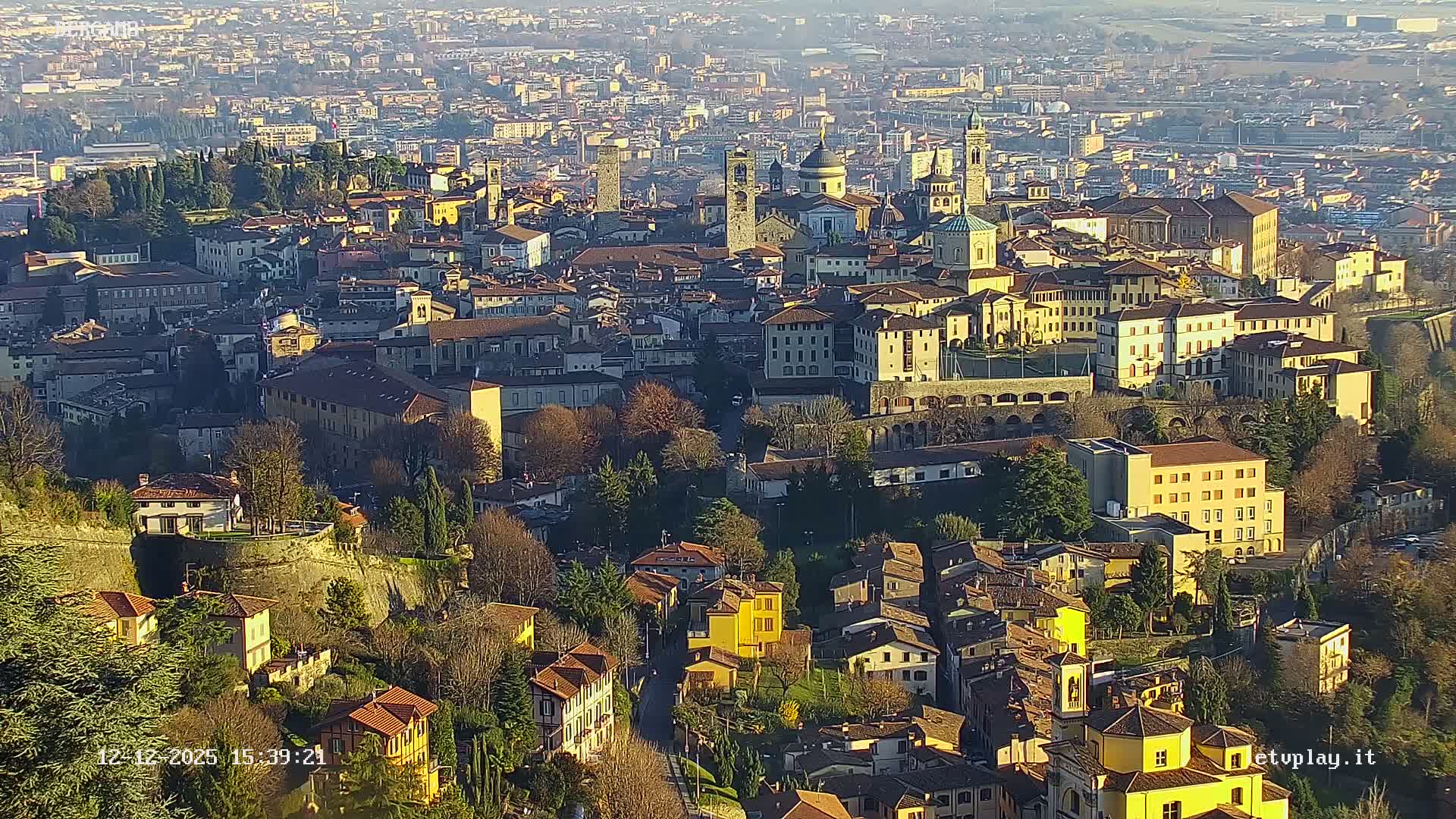 Bergamo City Skyline Live Cam - Bergamo,Lombardy, Italy