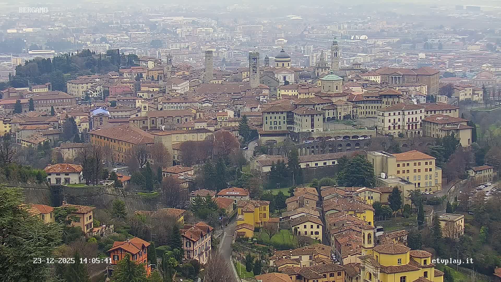 Bergamo City Skyline Live Cam - Bergamo,Lombardy, Italy