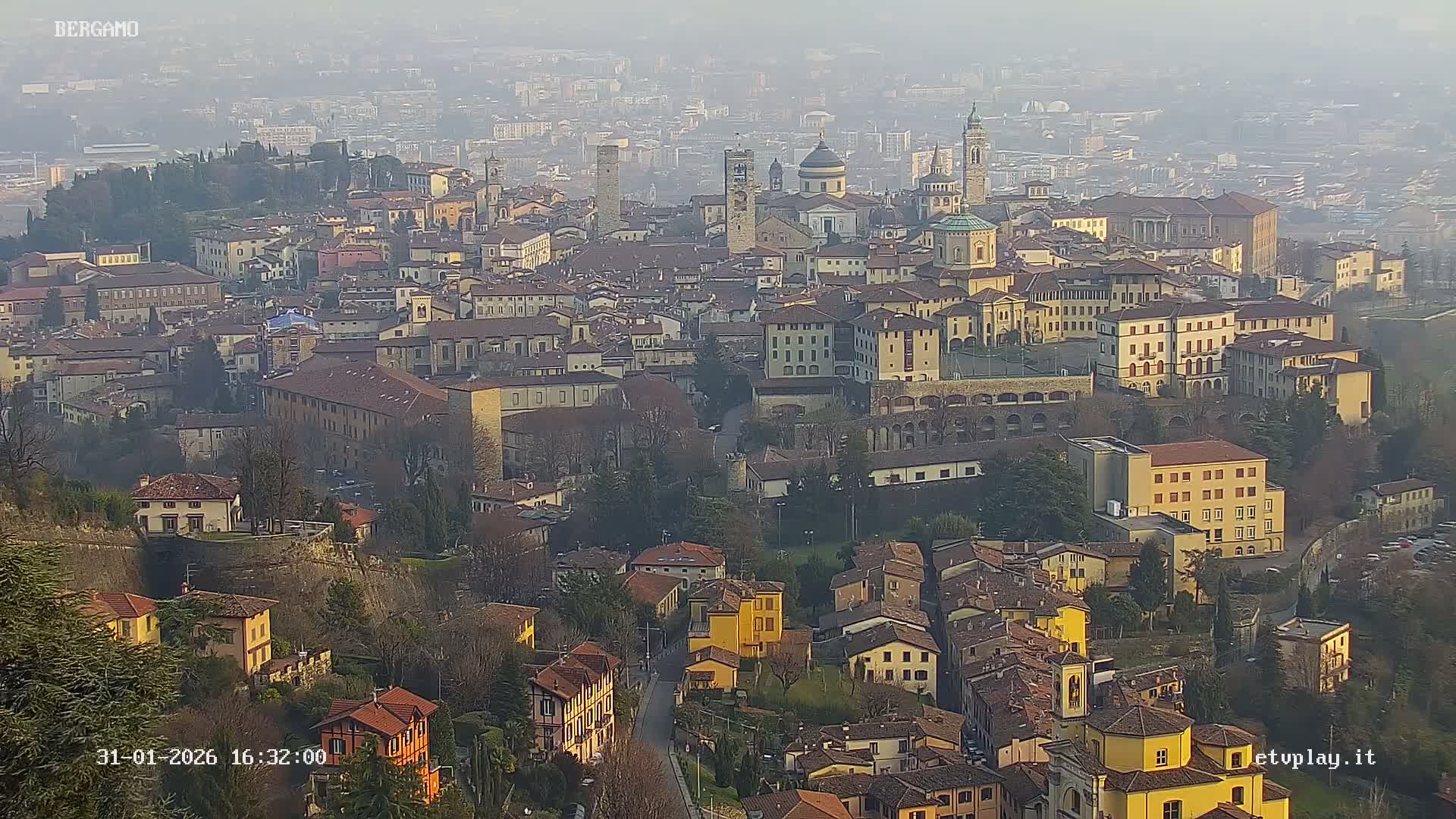 Bergamo City Skyline Live Cam - Bergamo,Lombardy, Italy