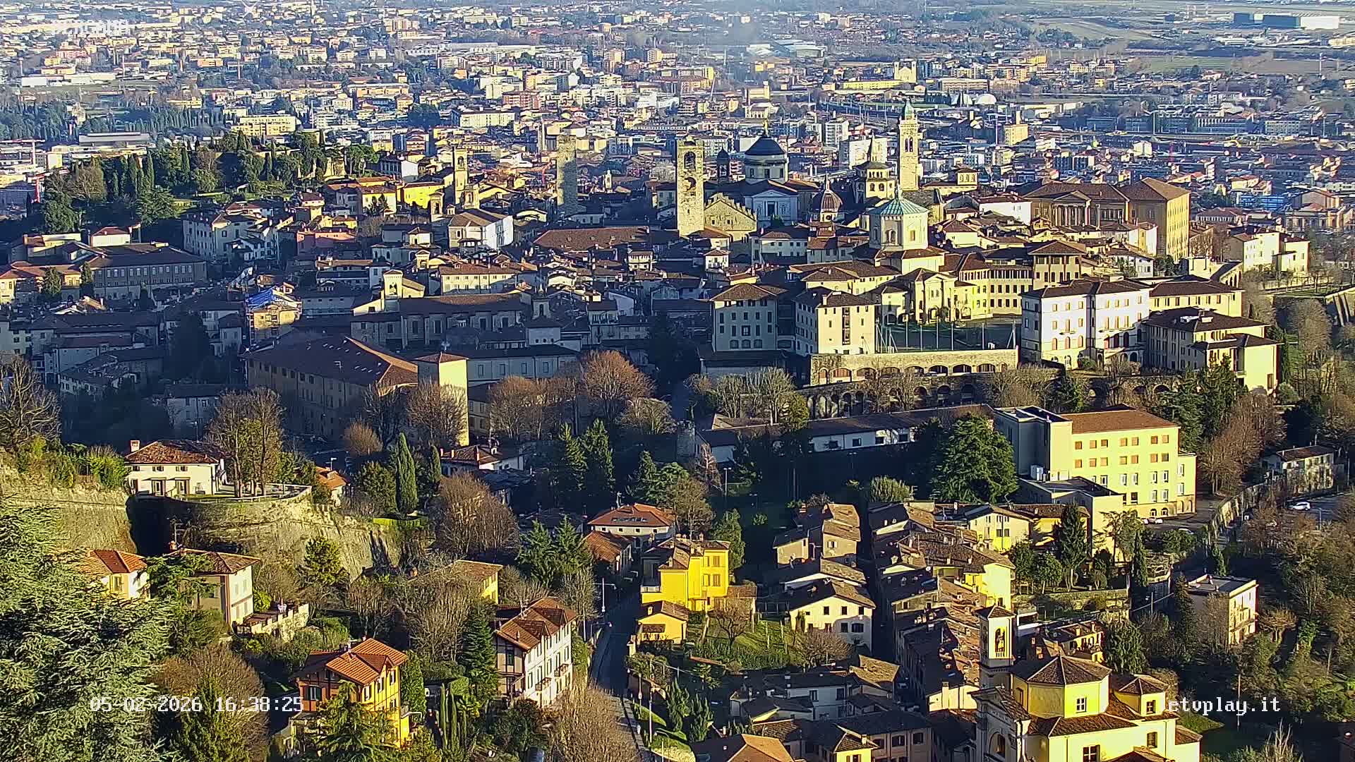 Bergamo City Skyline Live Cam - Bergamo,Lombardy, Italy