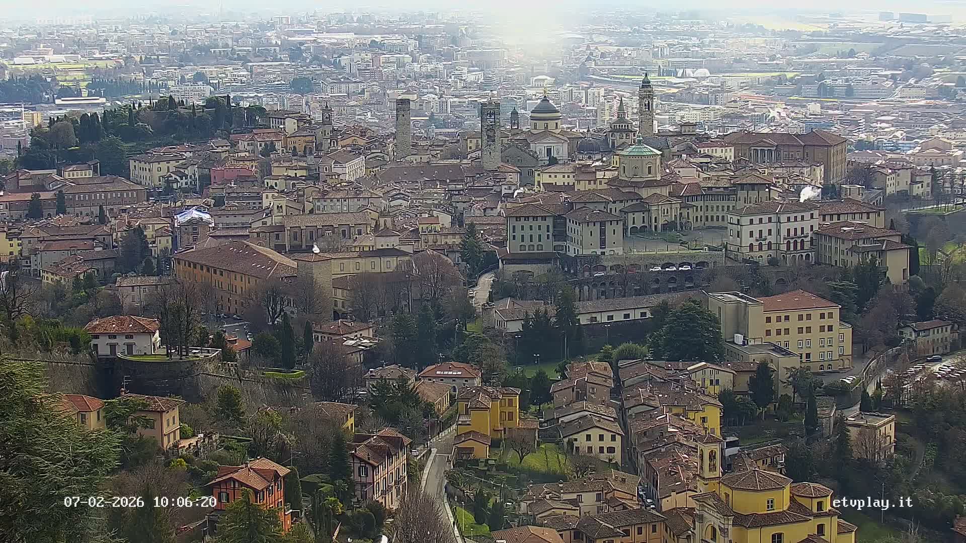 Bergamo City Skyline Live Cam - Bergamo,Lombardy, Italy